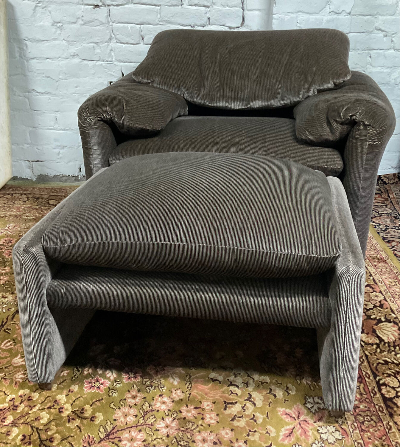Maralunga armchair and Ottoman by Vico Magistretti 70s