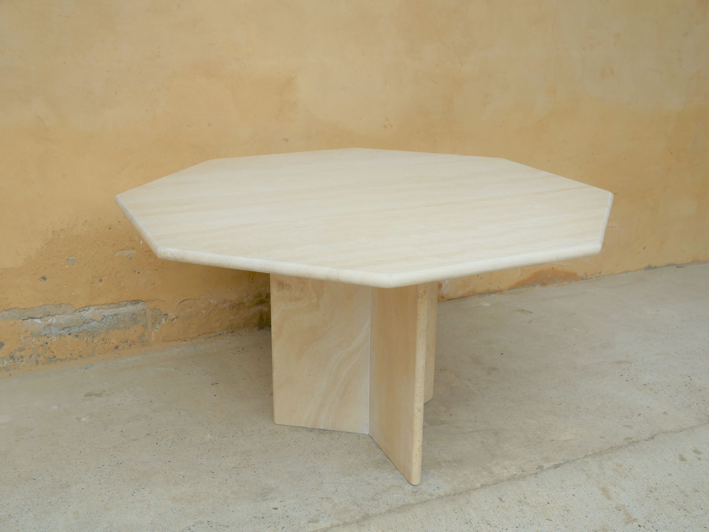Vintage dining table in travertine by Cinna editions