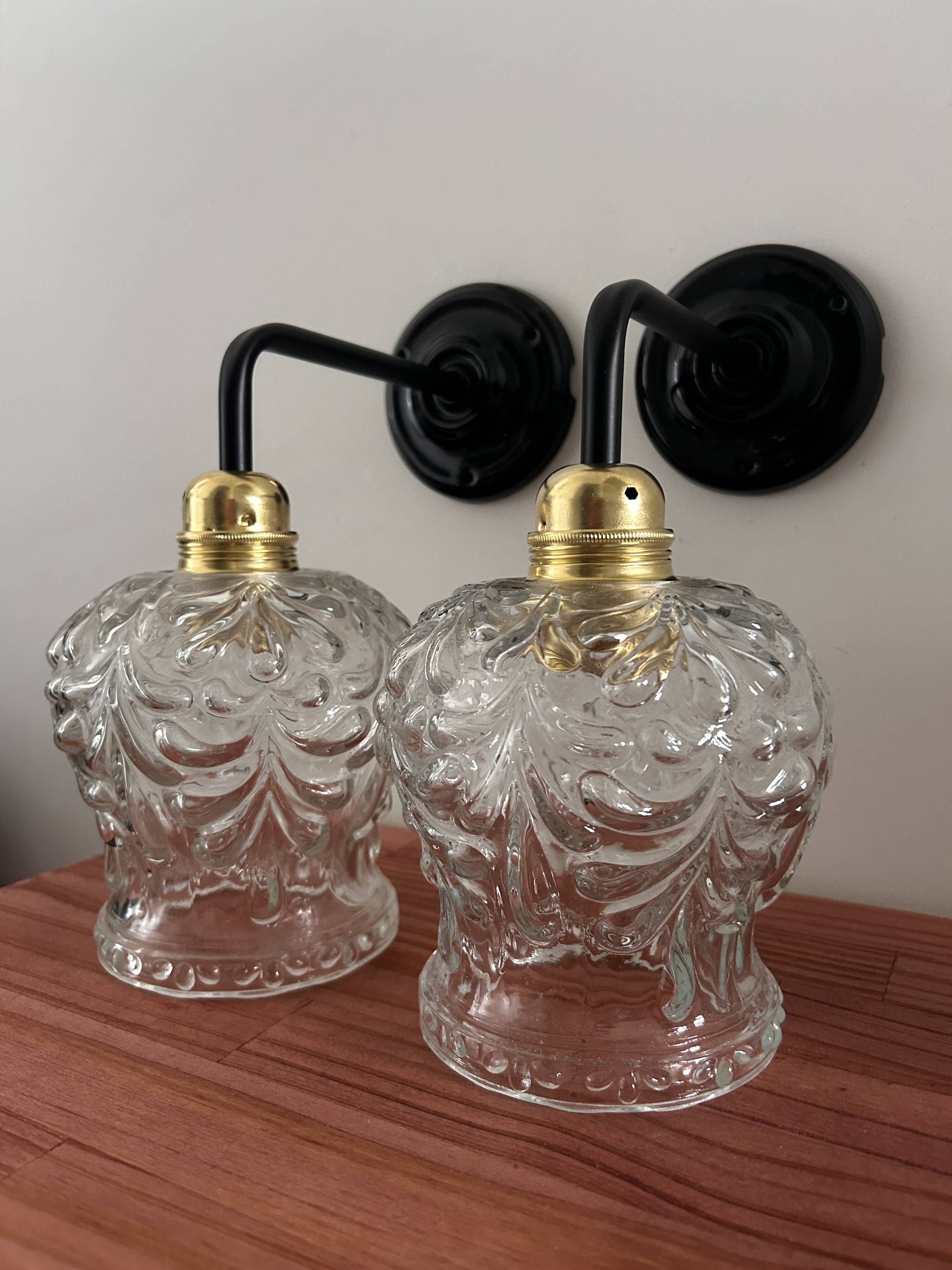 Paire d’appliques murales vintage en verre ciselé