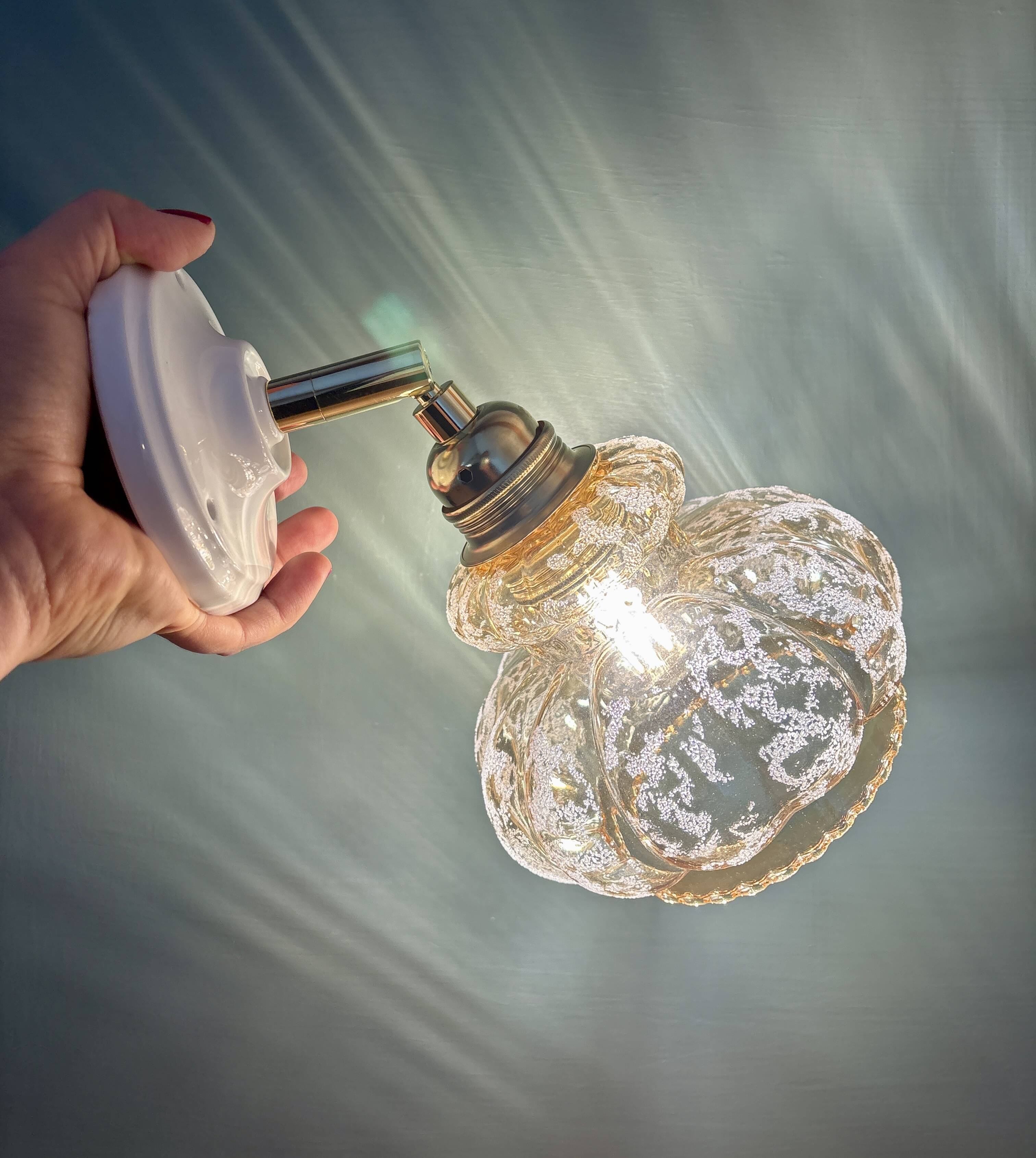 Applique tulipe vintage en verre ambré granité
