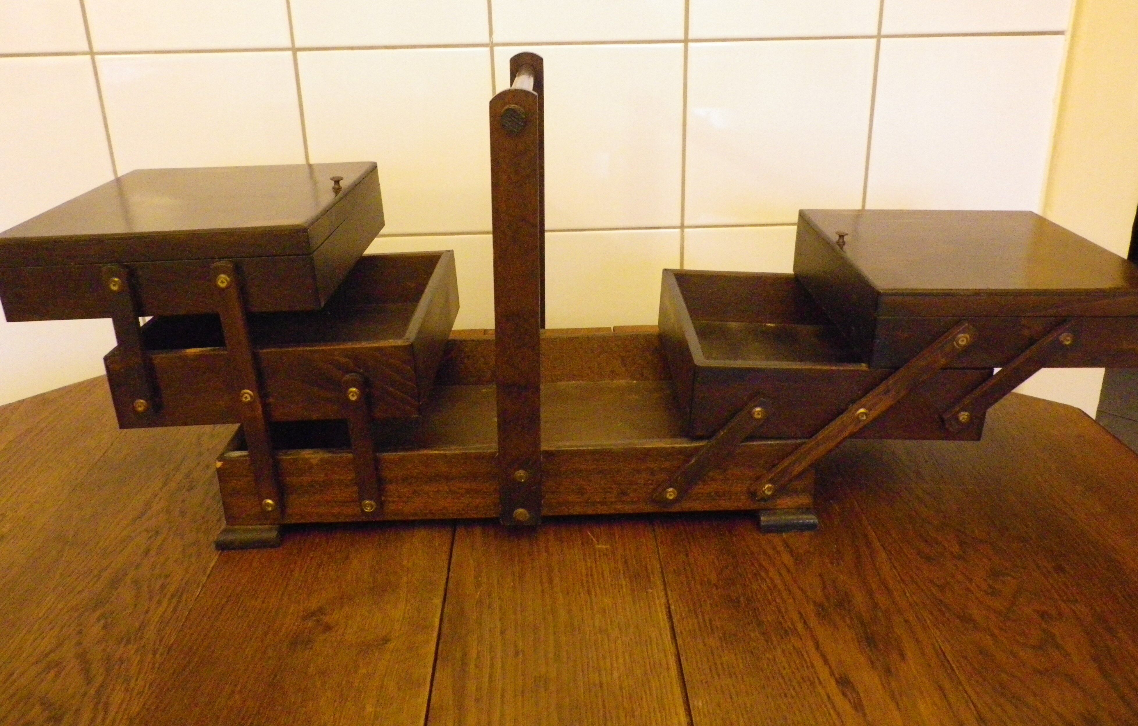 Wooden sewing box to lay from the 1960s/70s