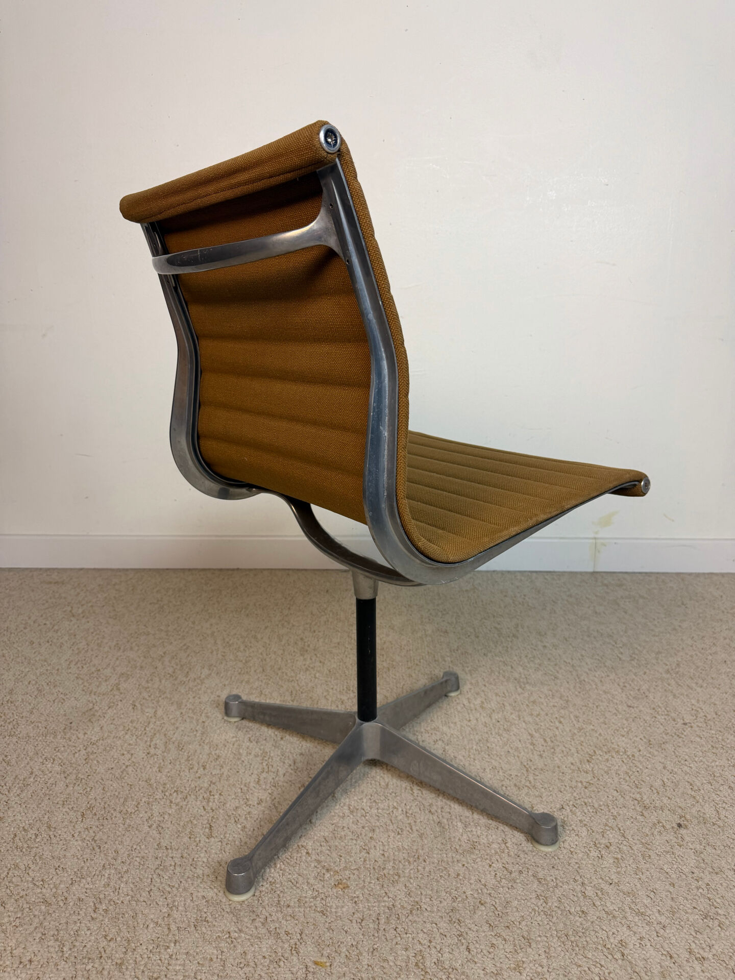 Lot de 5 chaises Herman Miller Aluminium Group – Charles & Ray Eames