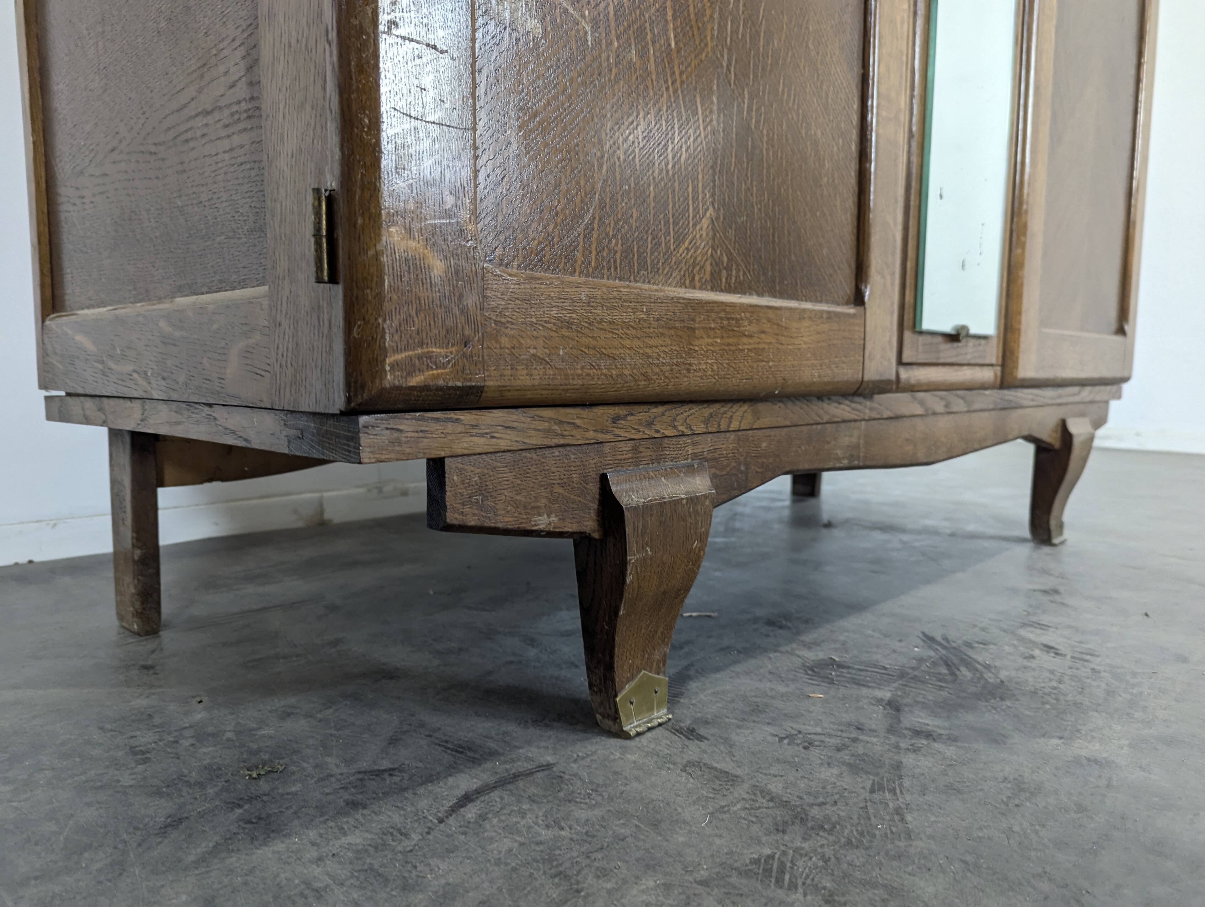 Reconstruction period ice cream cabinet