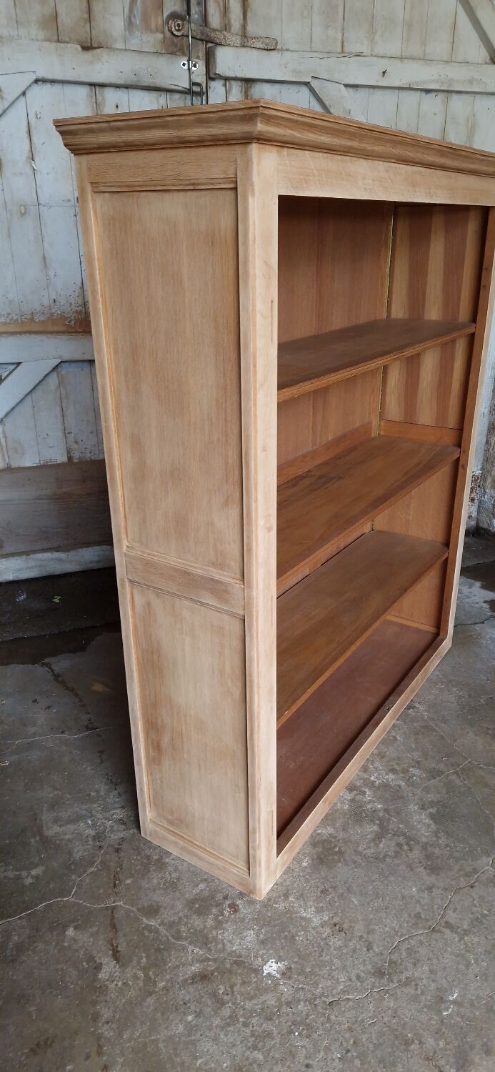 Open bookcase in chene
