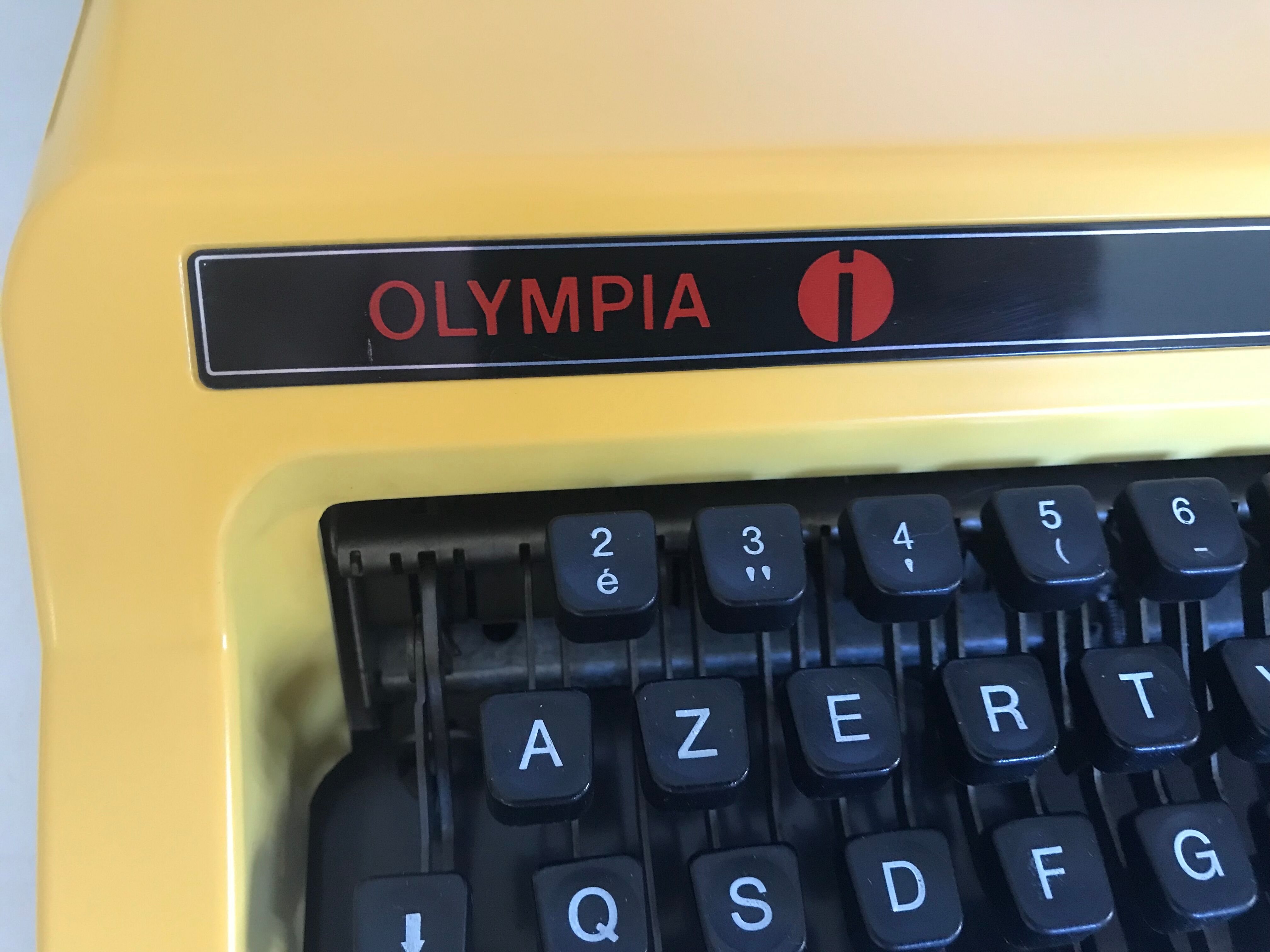 Typewriter Olympia Dactylette