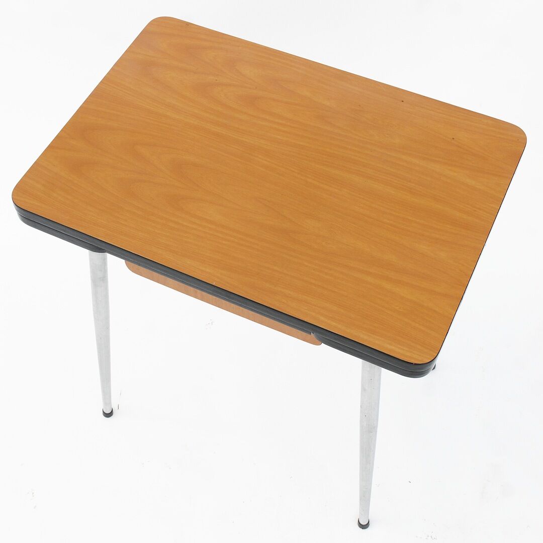 Table and 2 formica chairs