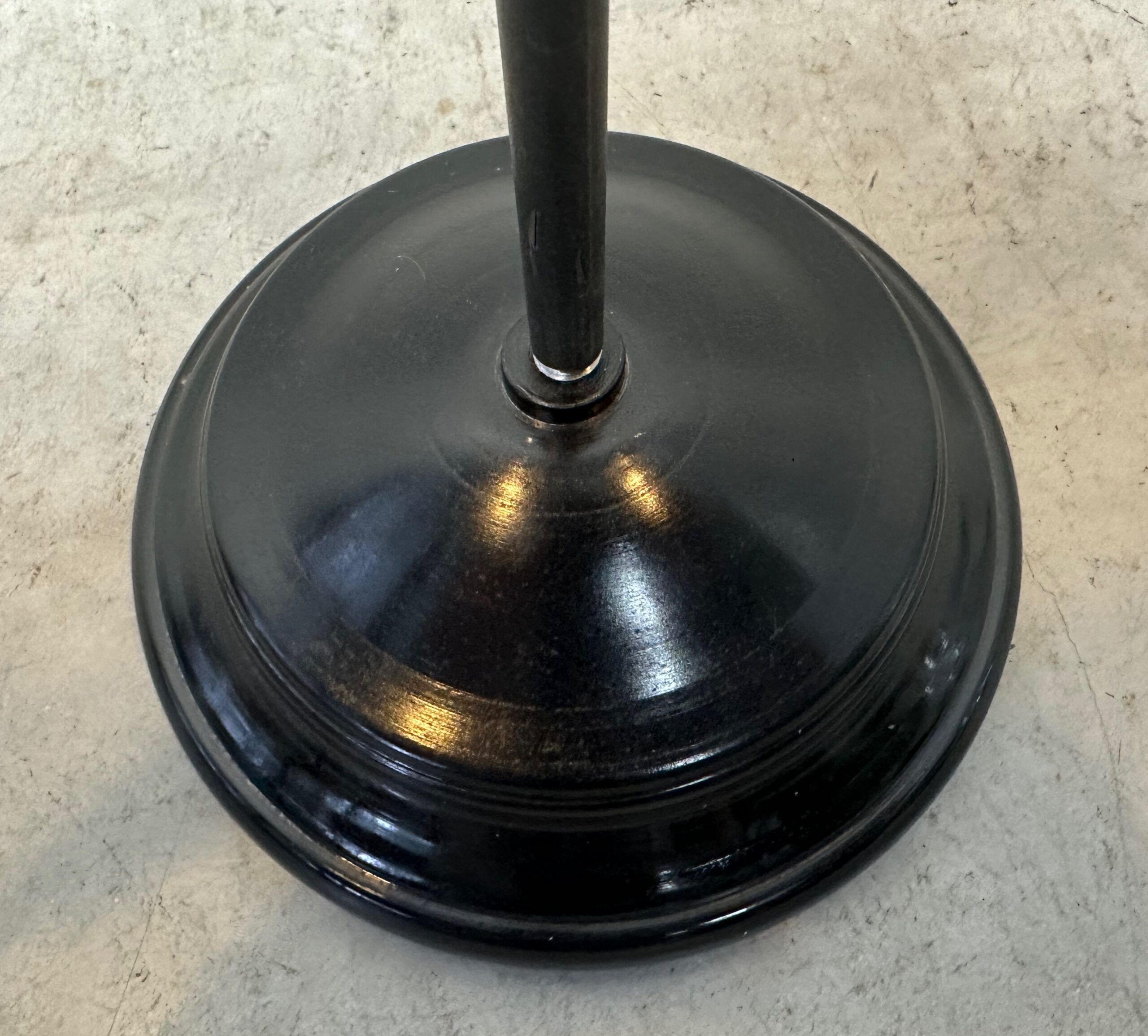 Industrial bakelite table lamp – Singer