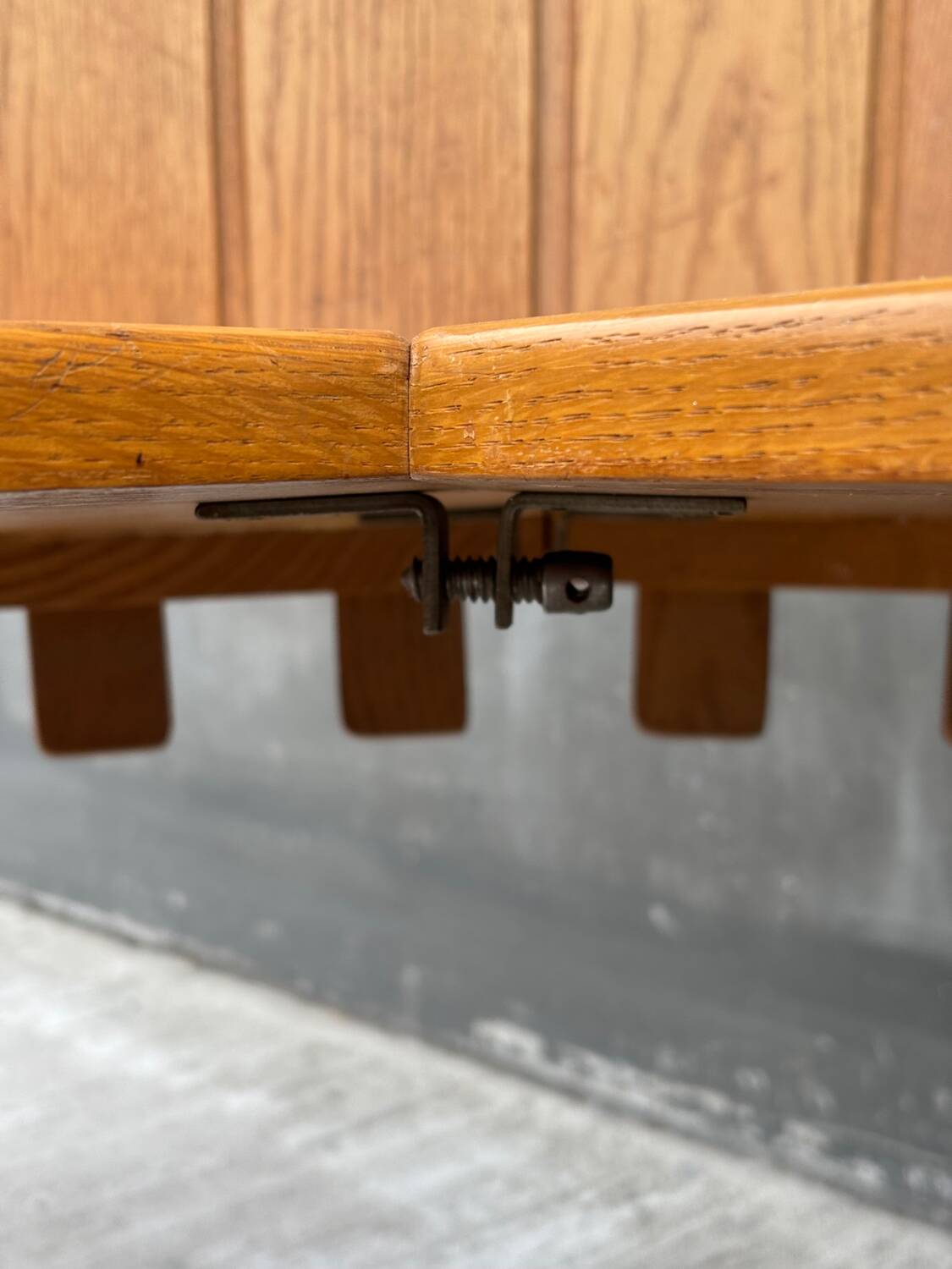 Brutalist corner bench in oak – European design, 1960s/70s