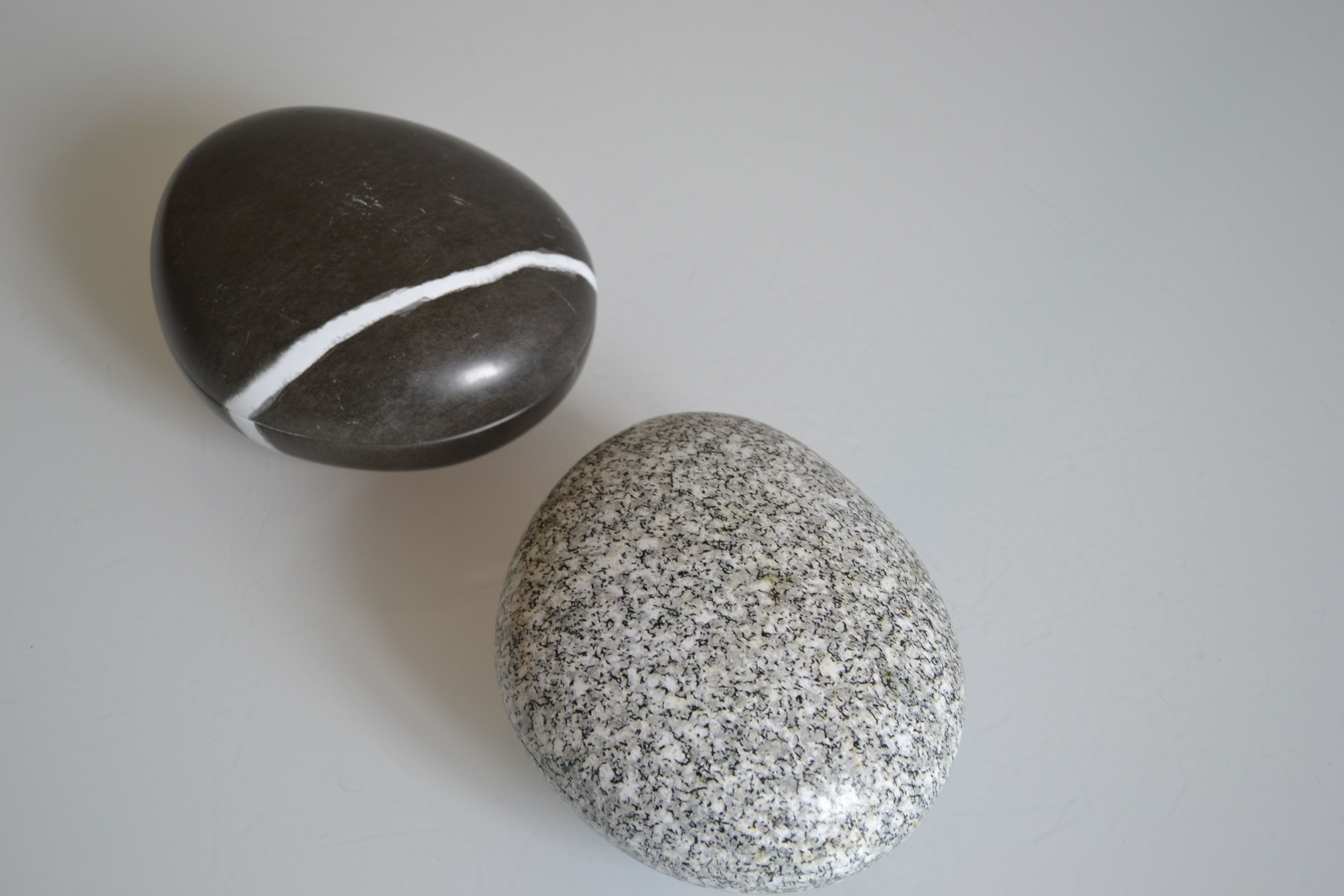 2 boxes in lithographed sheet metal in the shape of a pebble