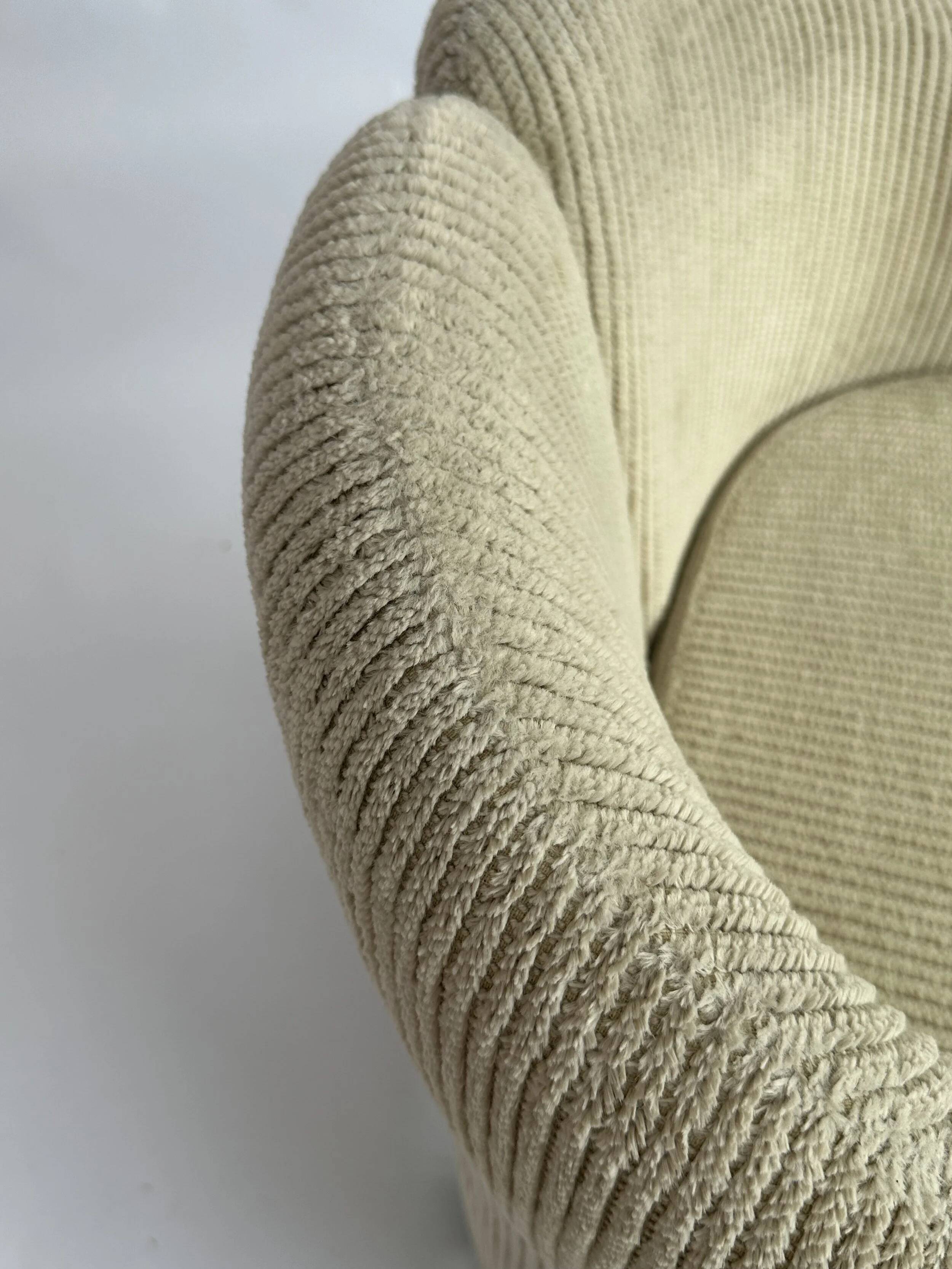 1970s PS142 lounge chair by Eugenio Gerli