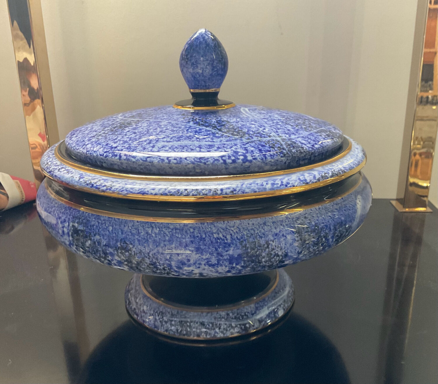 Vintage standing candy in glazed porcelain