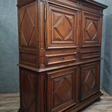 buffet with two bodies in walnut – Work from the Louis XIII period – 17th century