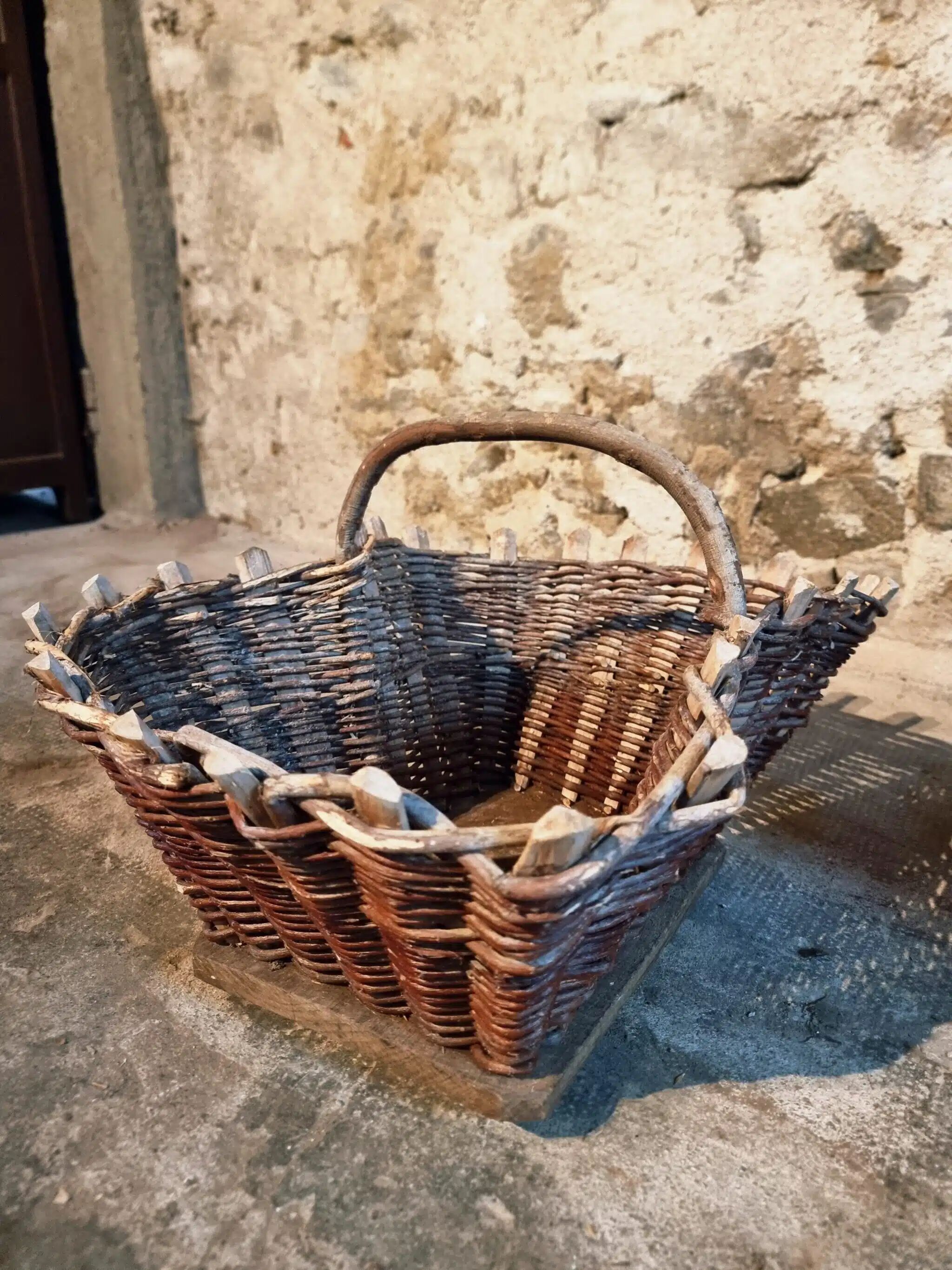 Pair of early 20th century French wicker grape harvest baskets – Rustic vineyard set