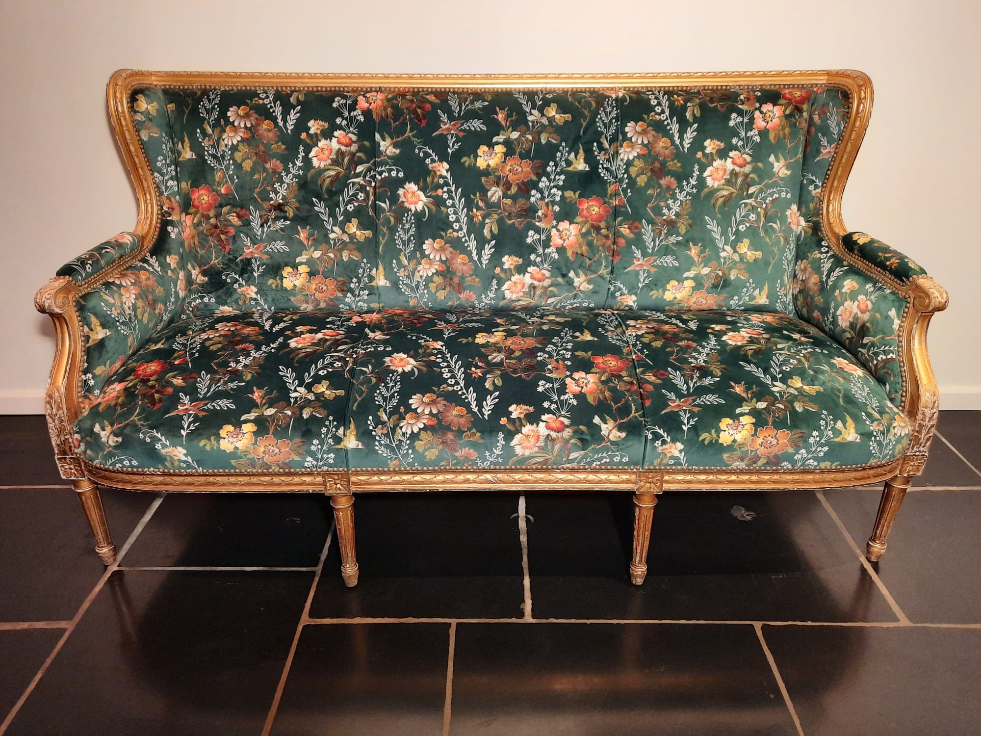 Green floral canapé