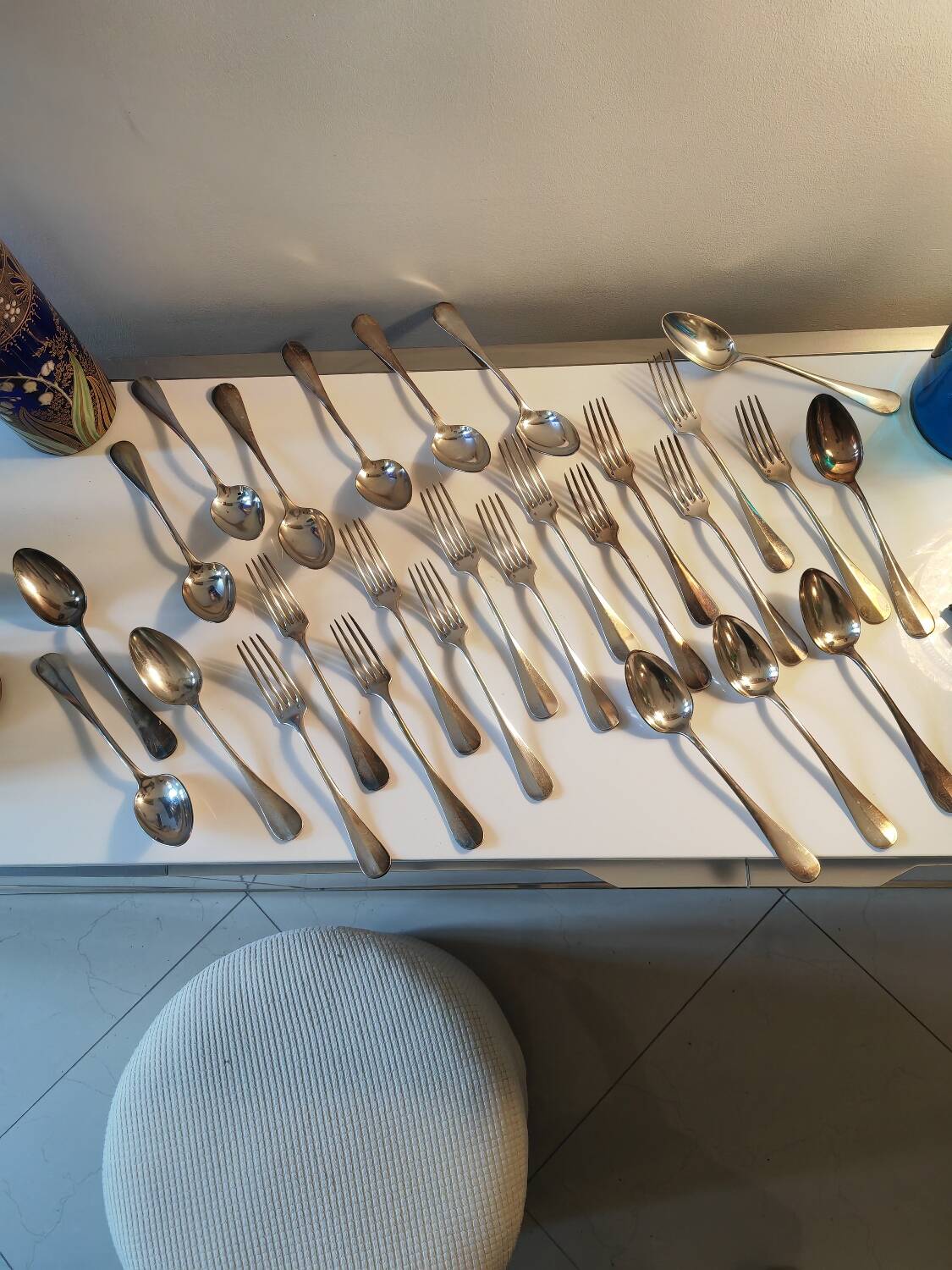 Silver metal cutlery set