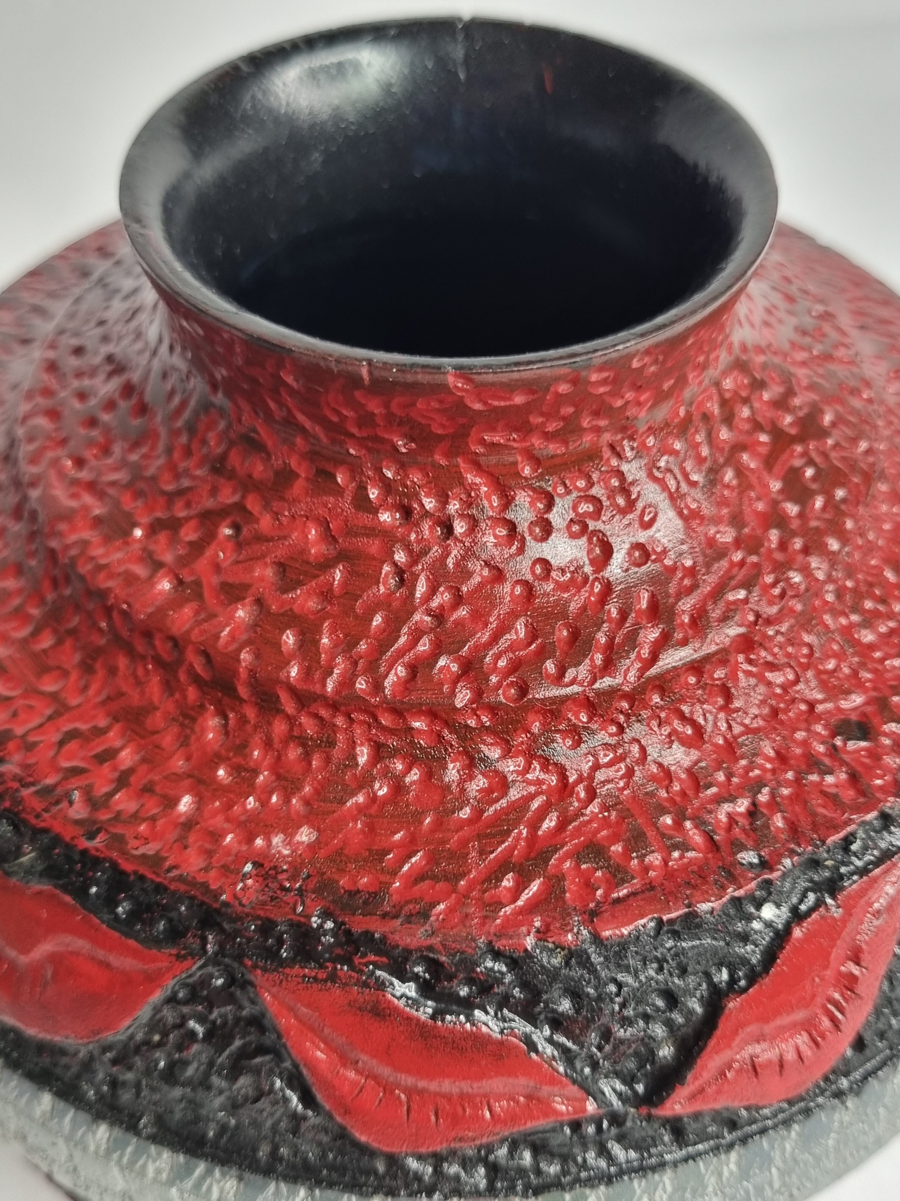 Decorative birch ball vase "kisses" signed, 12.5 cm