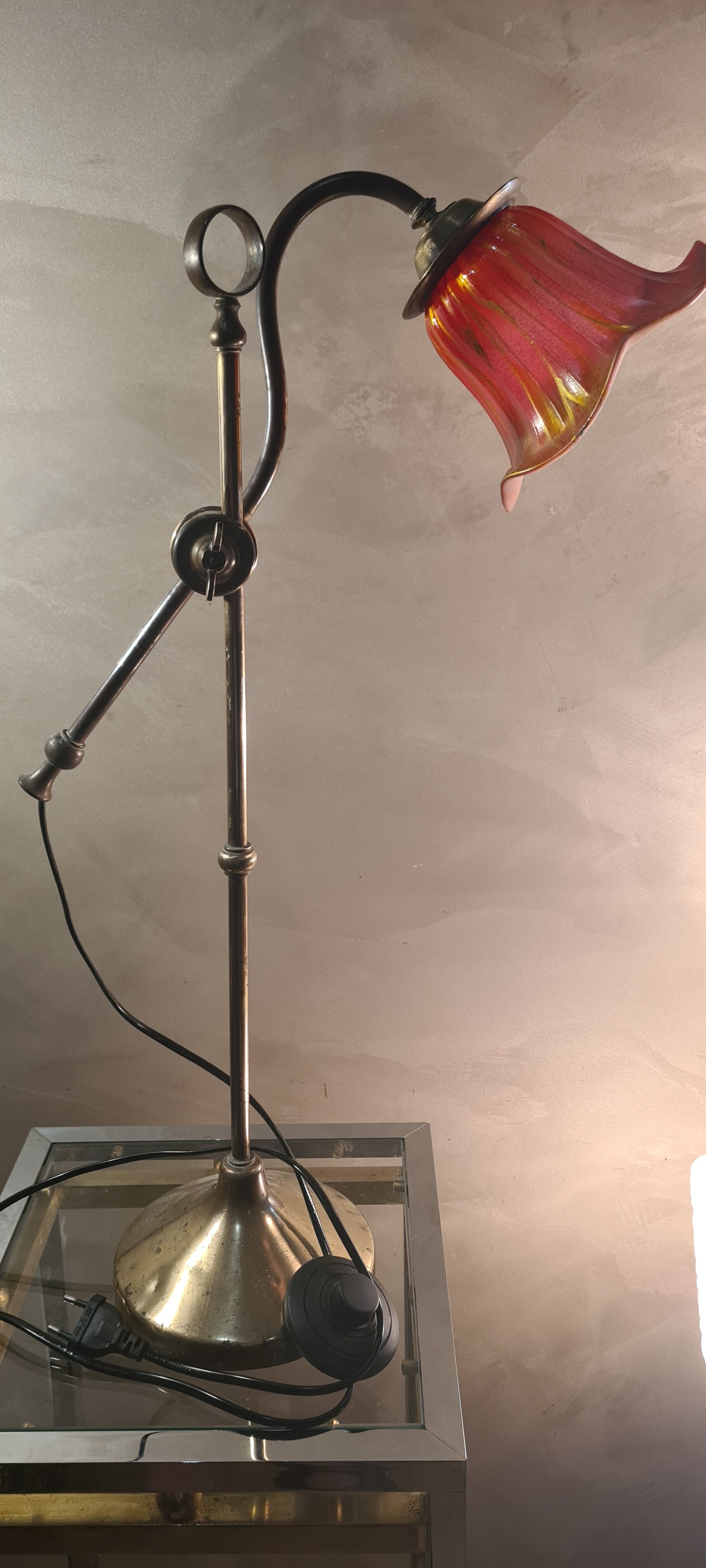lamp1900 brass base cast iron very heavy, tulip red painted and gold