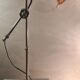 Lampe1900 laiton socle fonte tres lourd , tulipe rouge peint et or