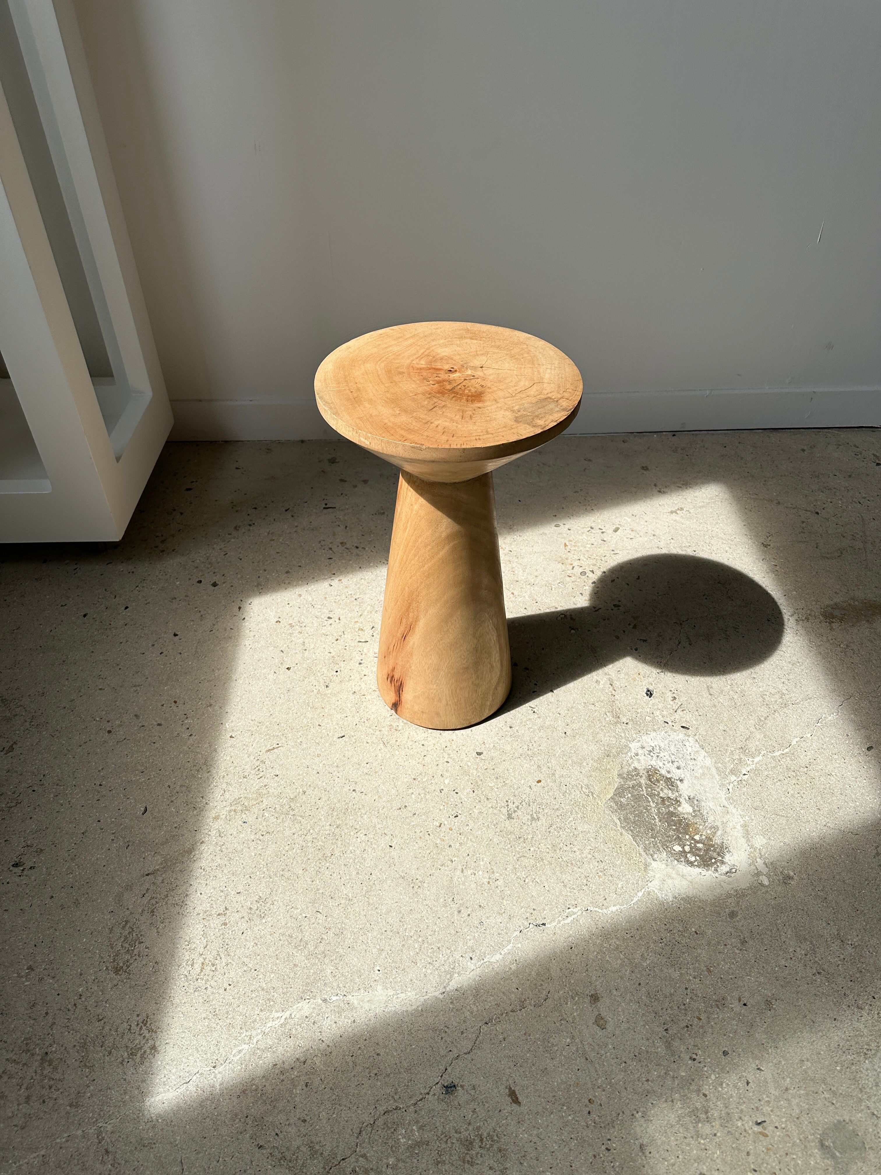 Side table, end of sofa in natural mango monoxyl conical tray H:50cm