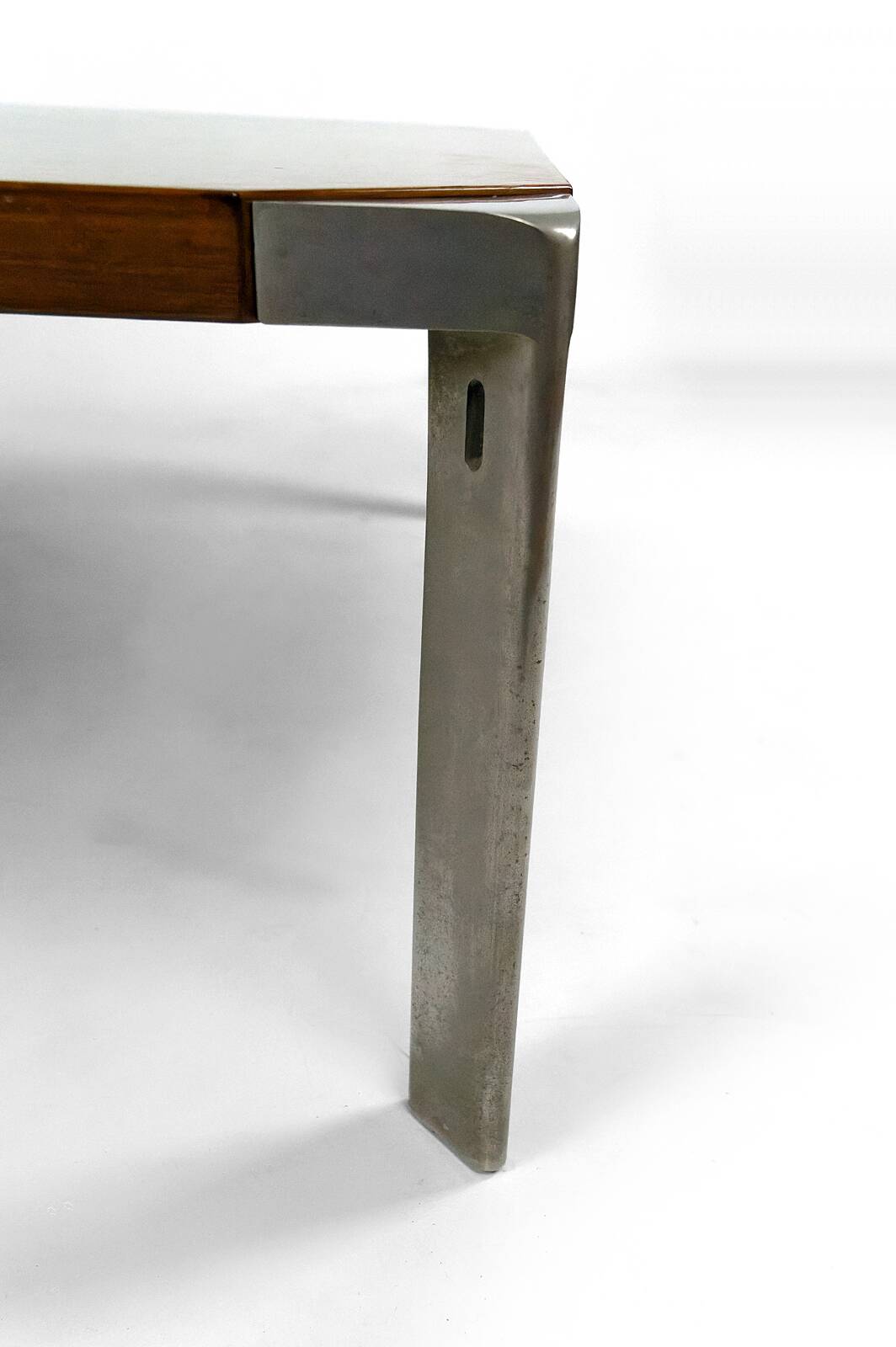 Walnut and aluminum coffee table, by Osvaldo Borsani for Tecno, Italy, Circa 1970