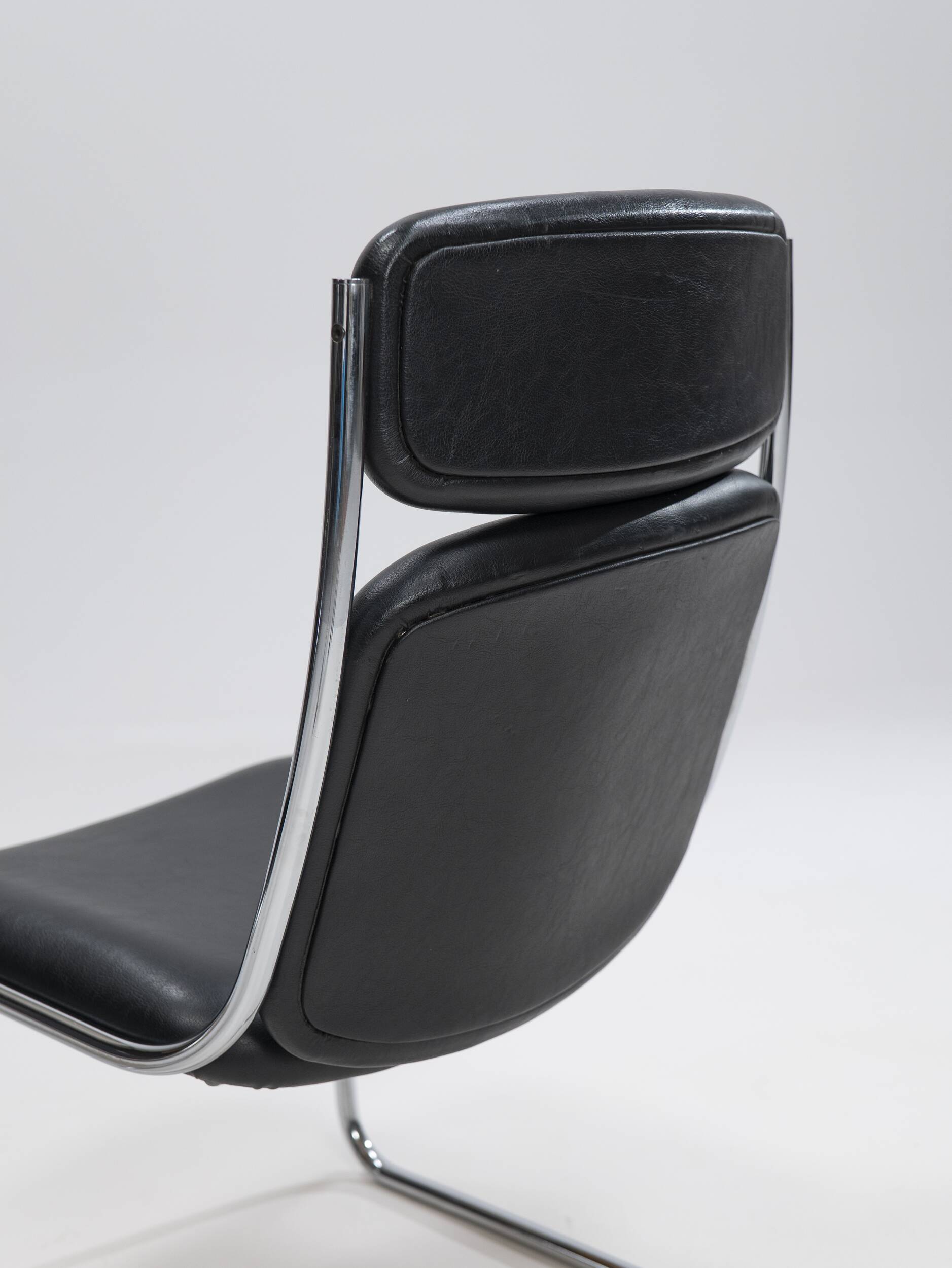 Paire de chaises cantilever en cuir par Mauser Werke Waldeck, Allemagne de l'Ouest, 19