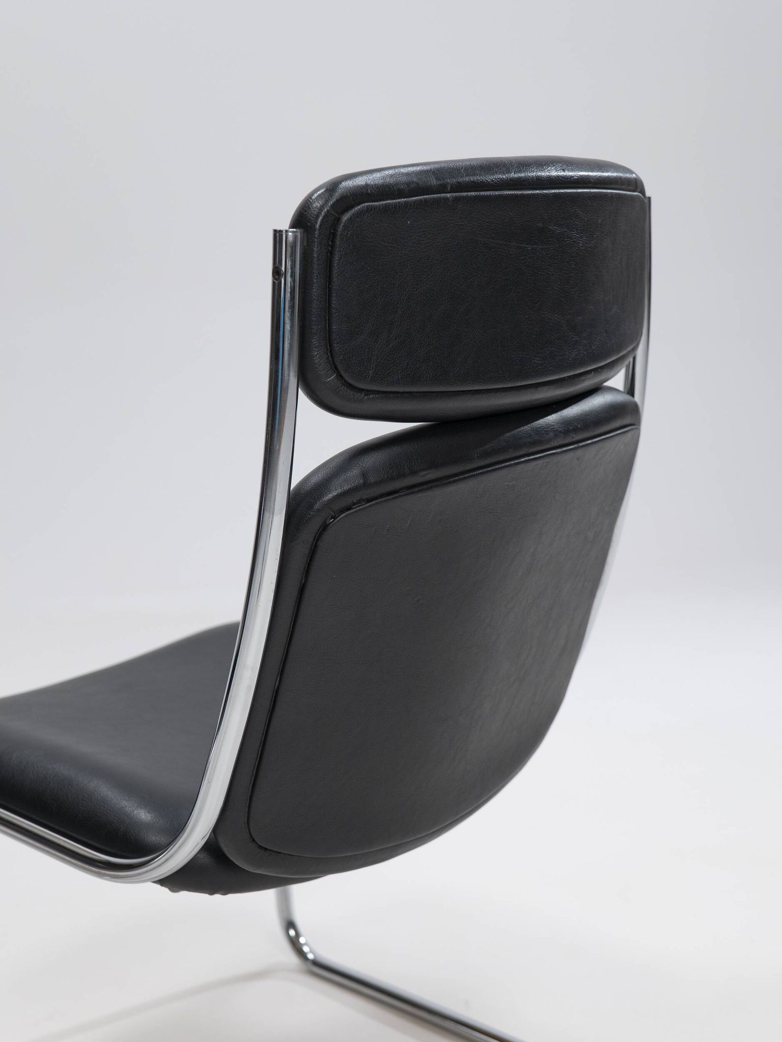 Paire de chaises cantilever en cuir par Mauser Werke Waldeck, Allemagne de l'Ouest, 19