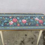 Nice table with roses decor