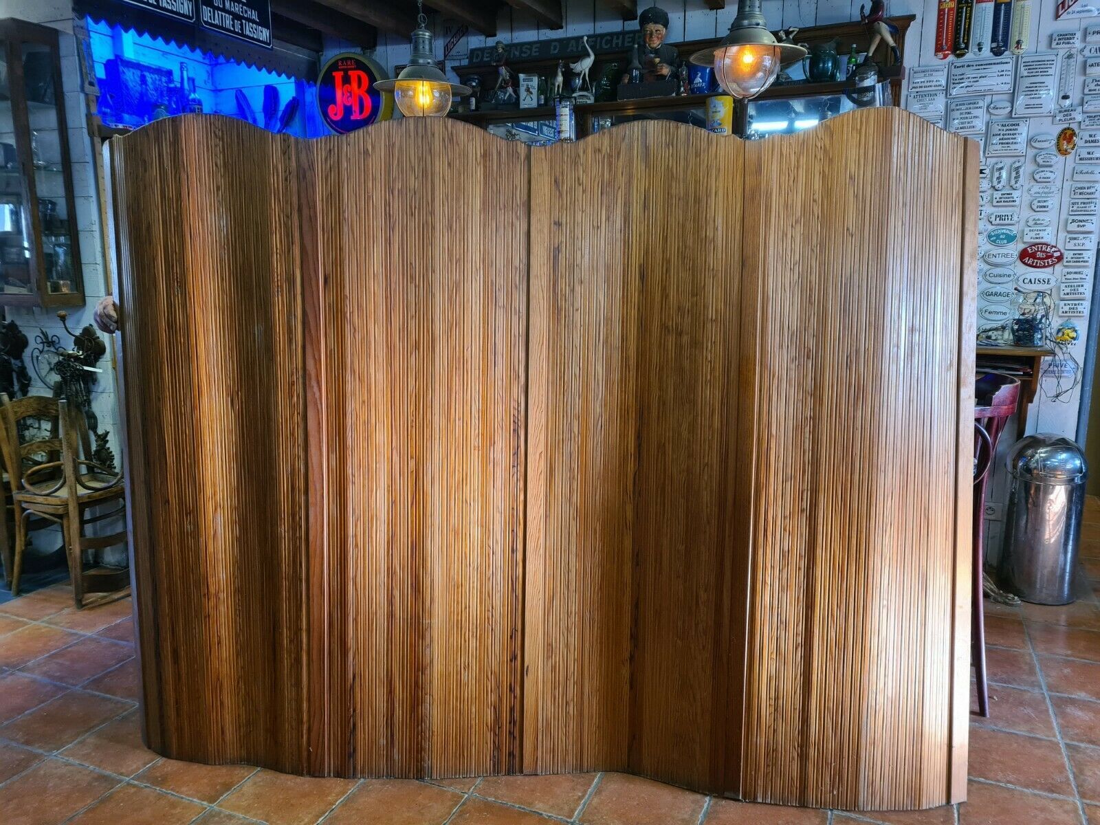American screen in pitchpin