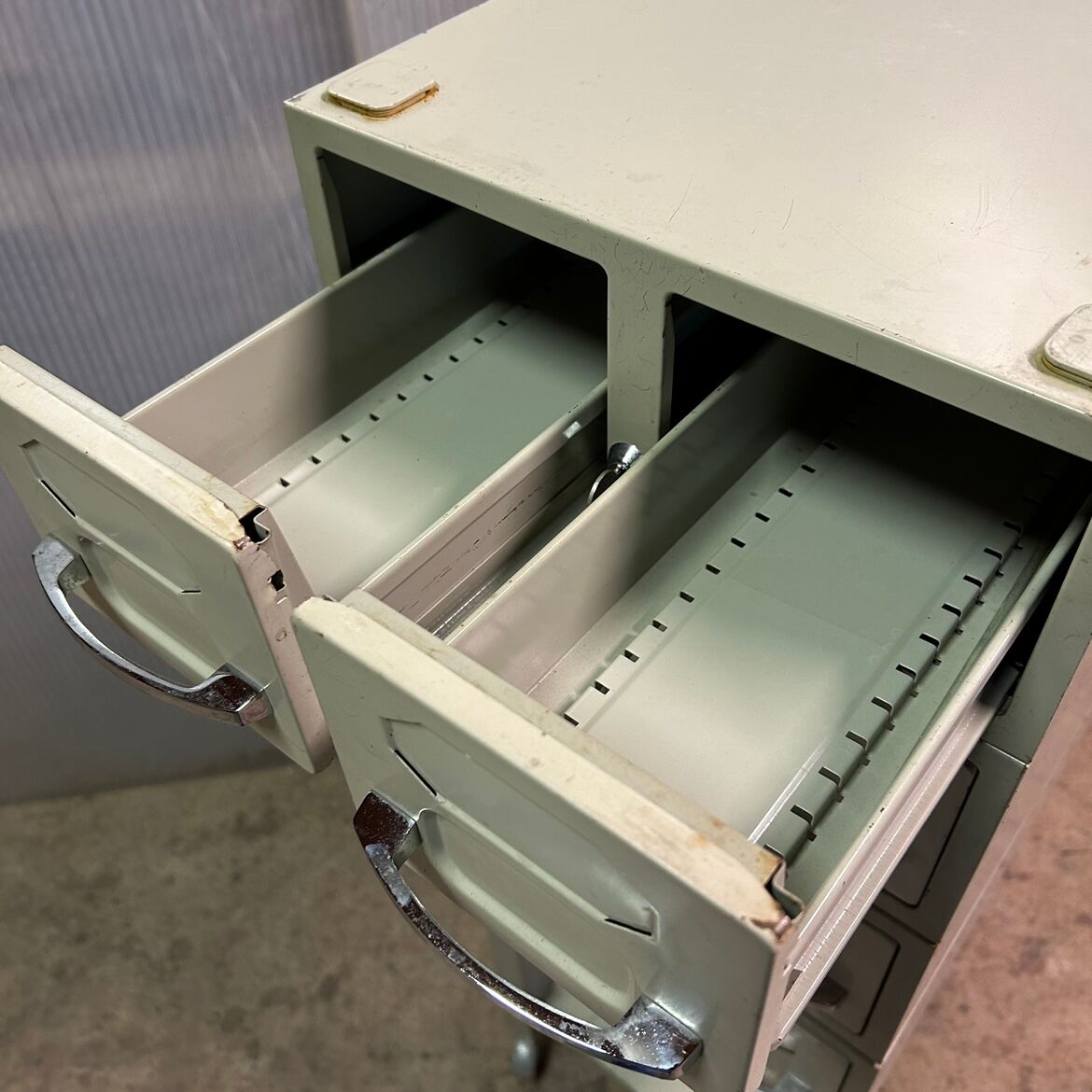 Industrial drawer unit from the Straford brand