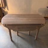 Extendable round table