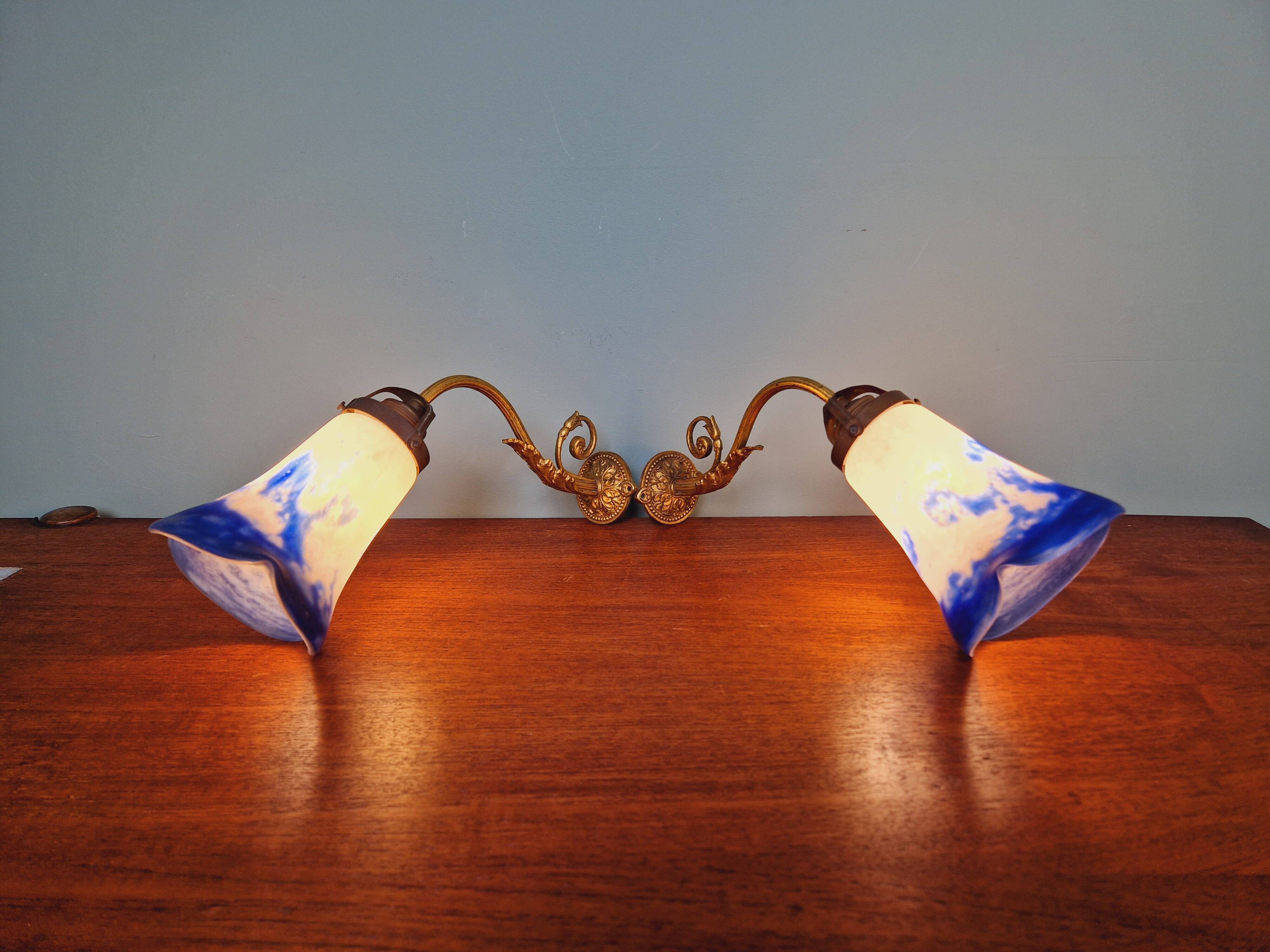 Pair of wall lights in bronze and marmoreal glass