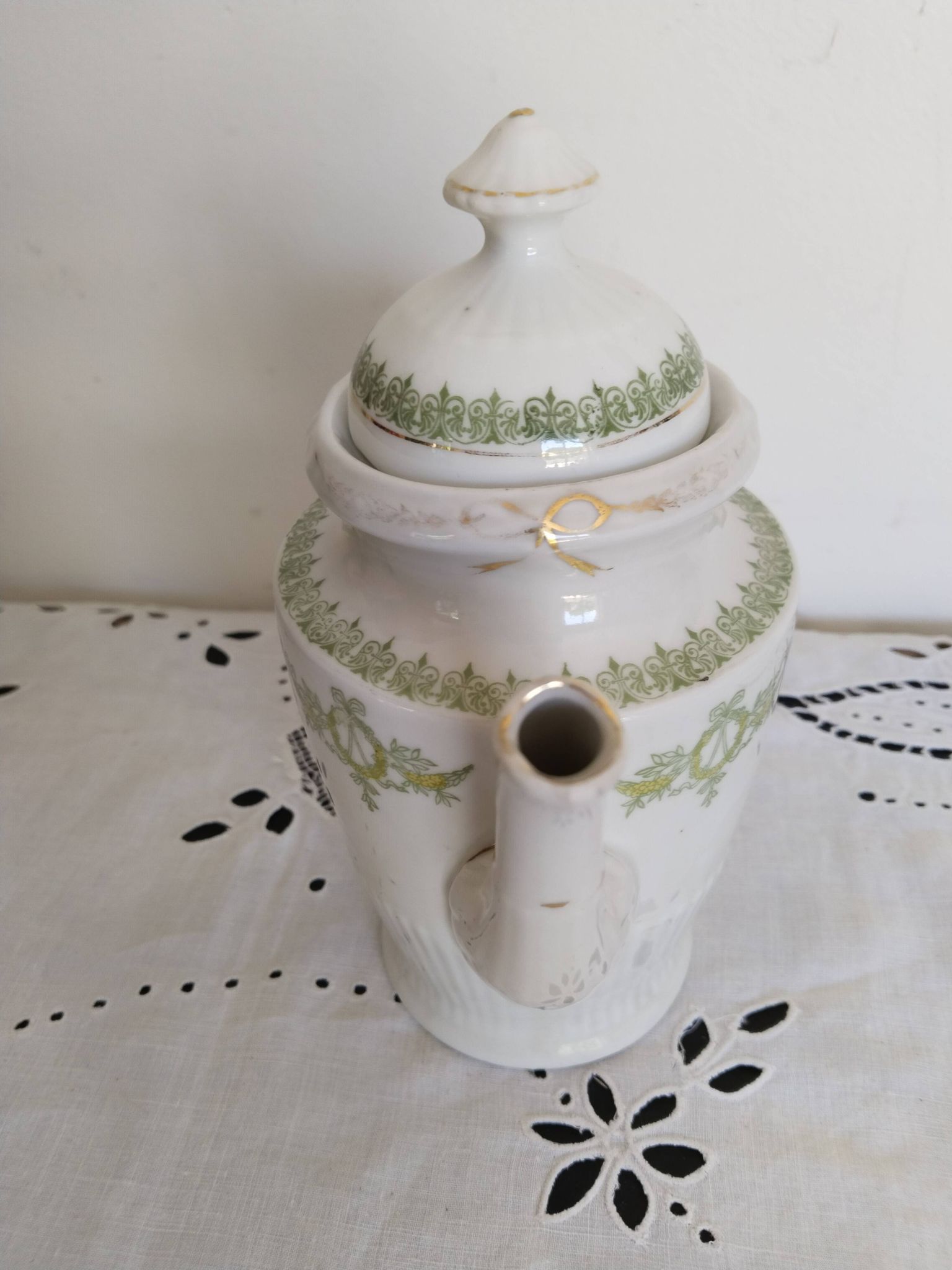 Cafetière en porcelaine anglaise  , vert et or , antique , vintage