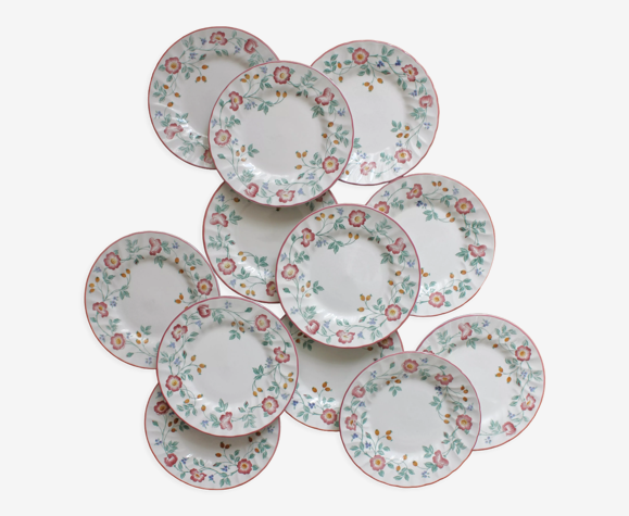12 assiettes à dessert Briar Rose Churchill made in Staffordshire England vintage