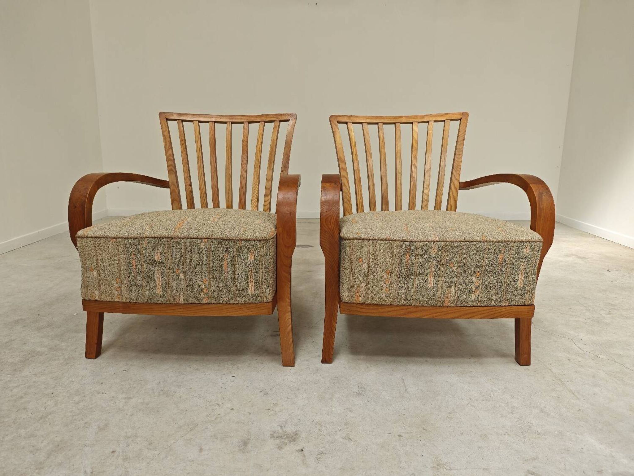 Paire de fauteuils Krasna Jizba Art déco bois massif
