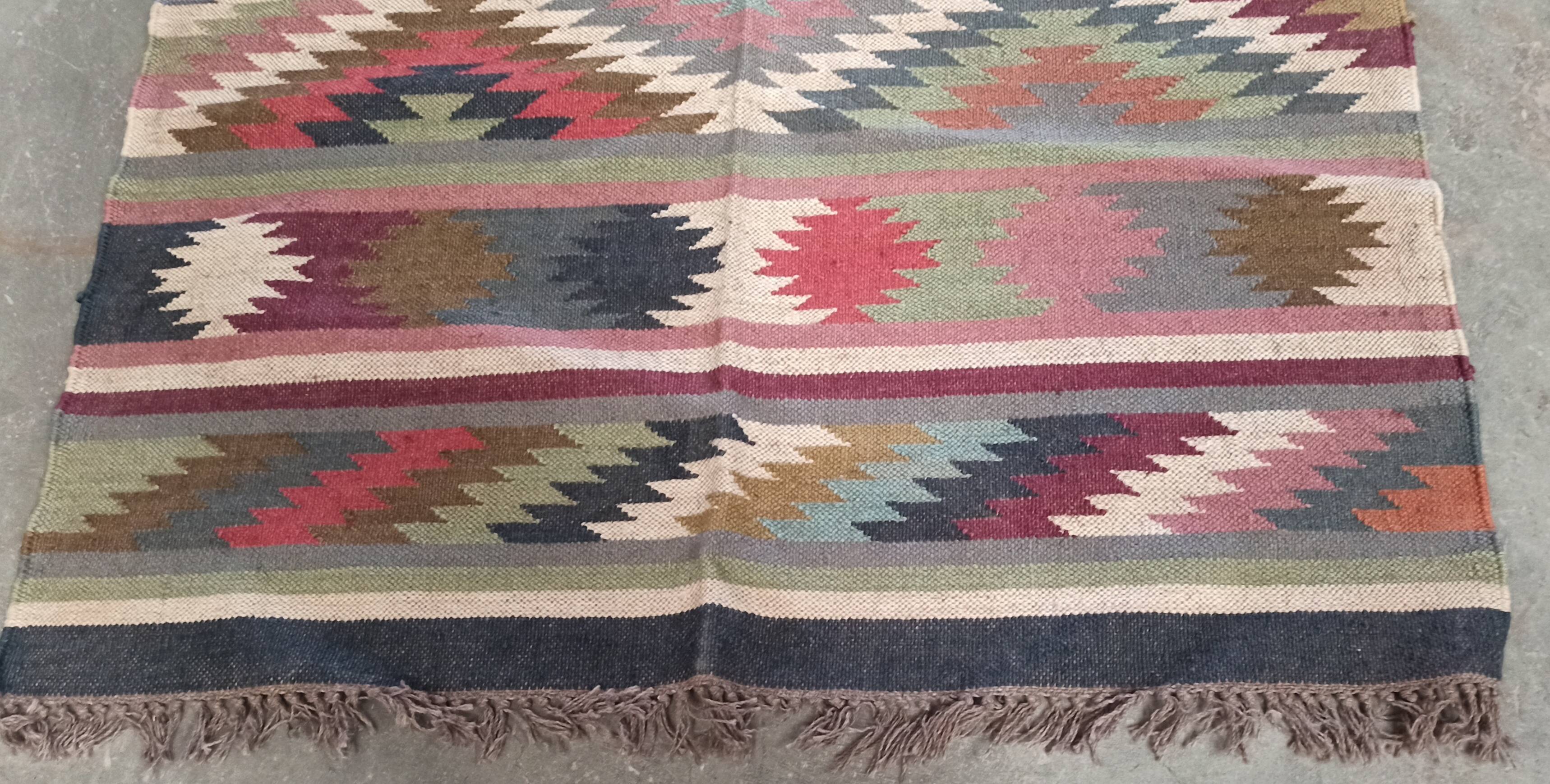 Kilim rug in jute and cotton. 125cm x 195cm