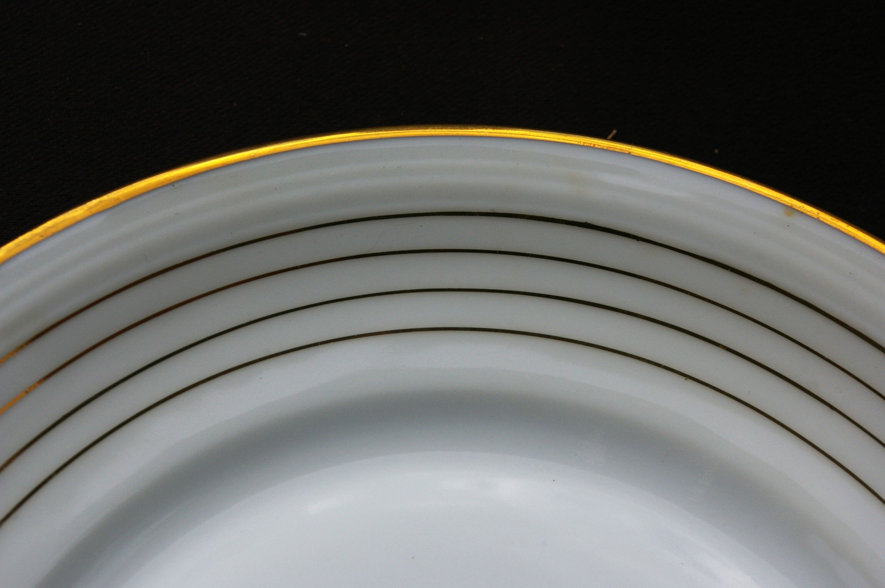 11 Dessert Plates in White Porcelain and Art Deco Gold