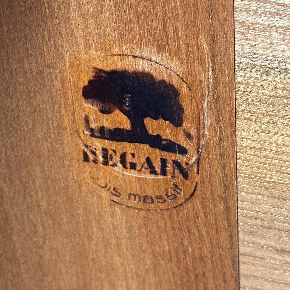 Buffet Maison Regain, crédence vintage en bois d'orme français, brutaliste moderne des années 1970