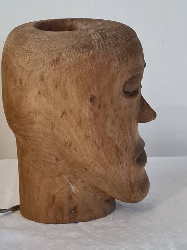 Lampe anthropomorphe art brut