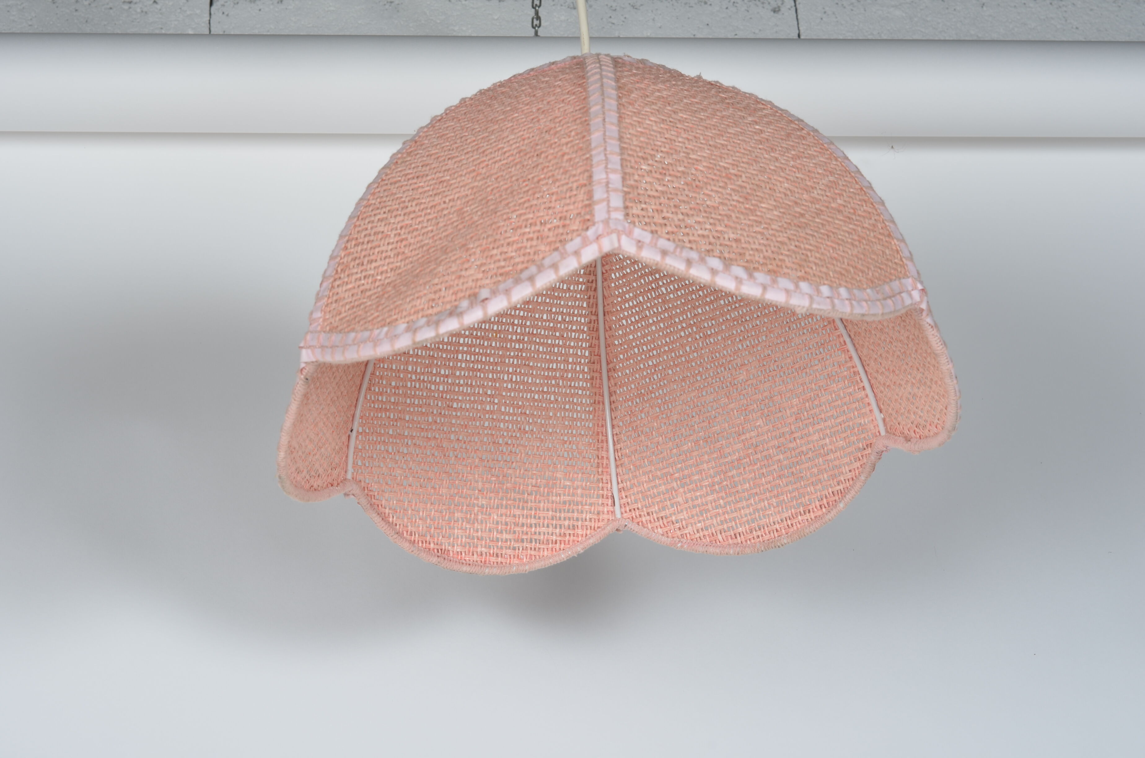 Suspension fleur rose