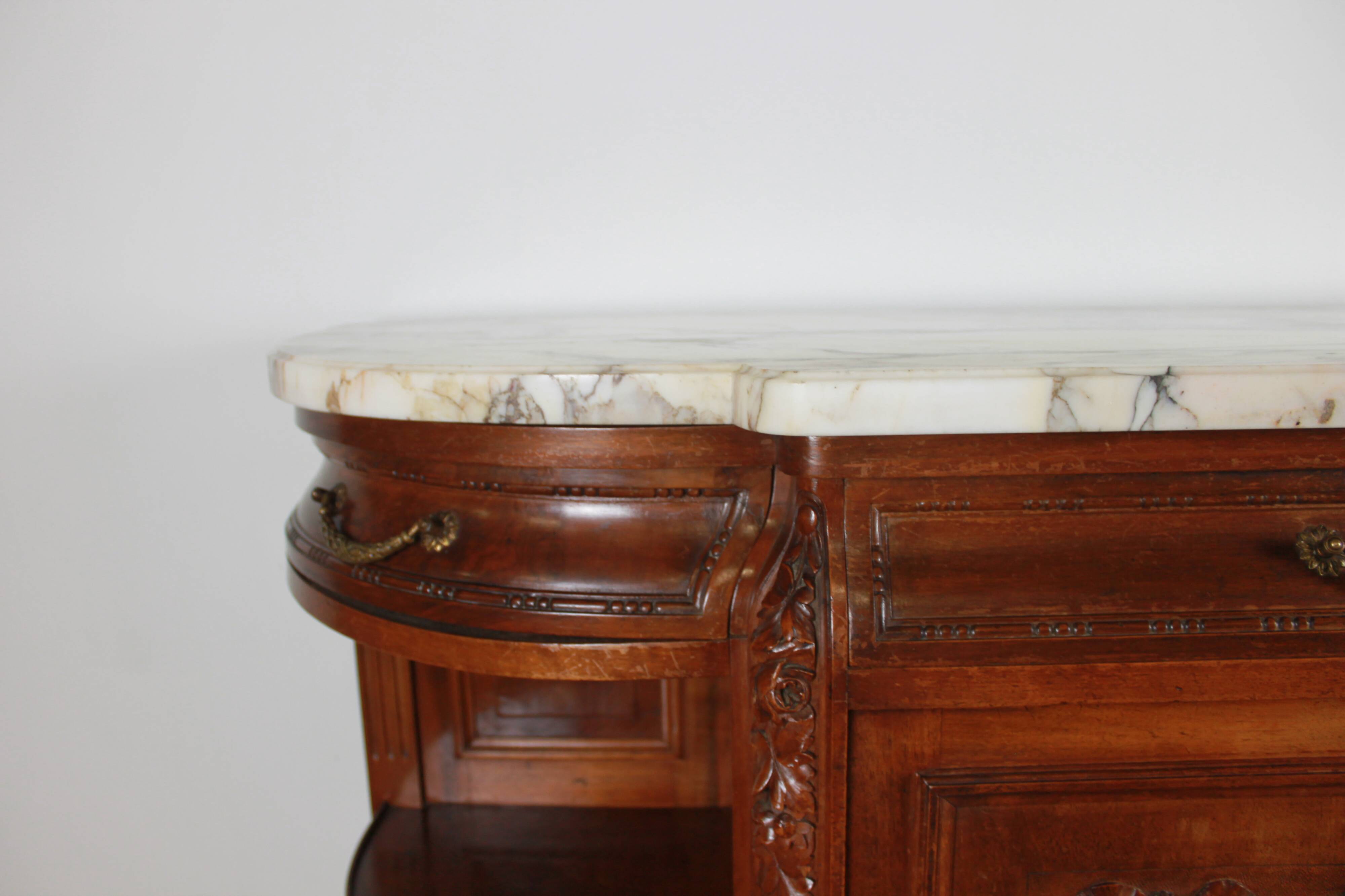 Half-moon shaped serving trolley