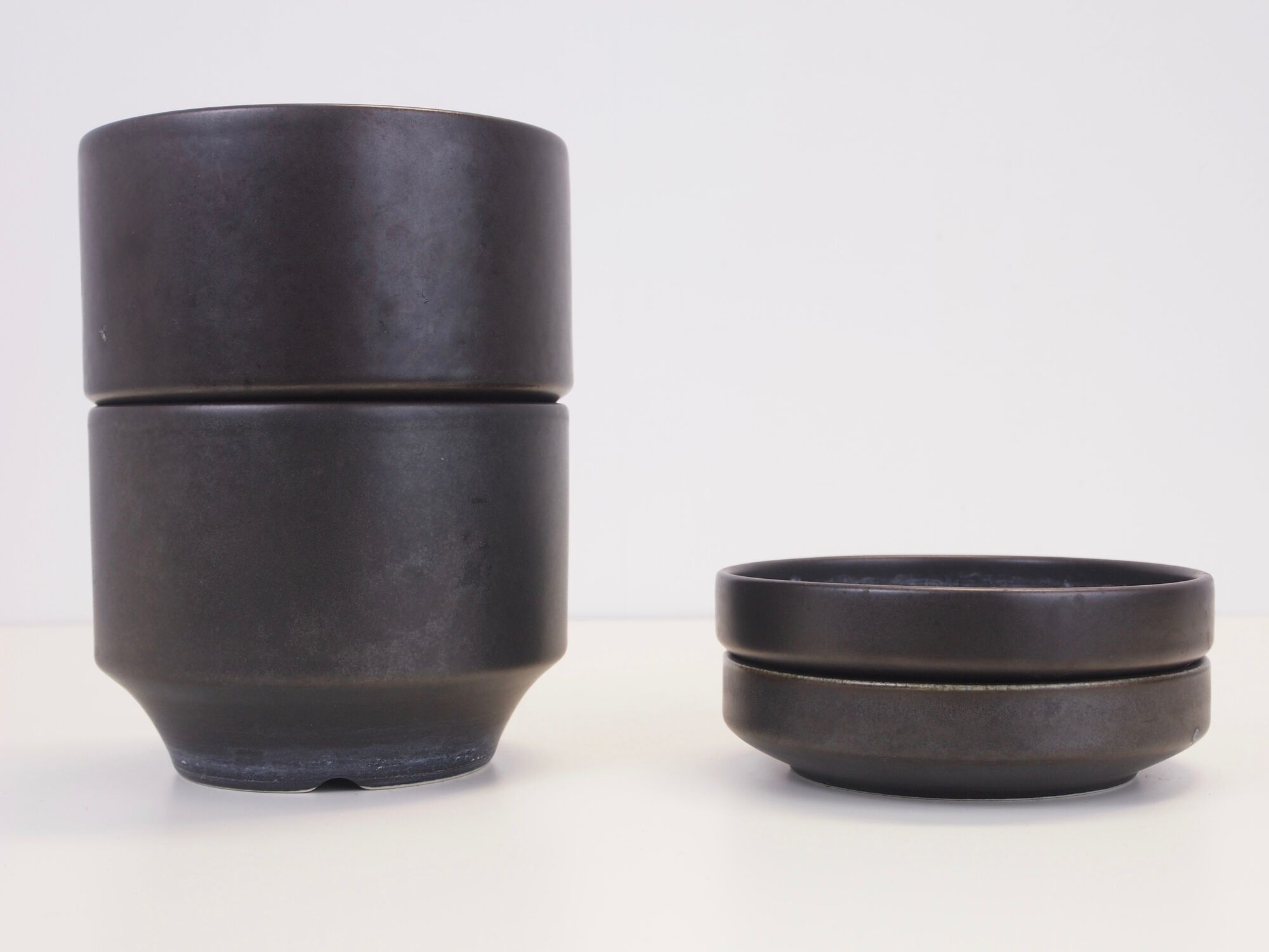 Pair of vintage Arabia Finland flower pots by Richard Lindh