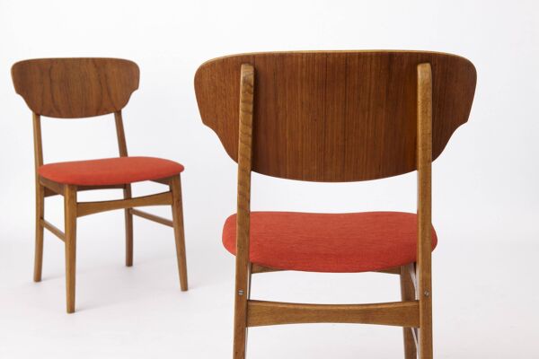2 des 6 chaises de salle à manger vintage des années 1960 - Teck et chêne, design danois