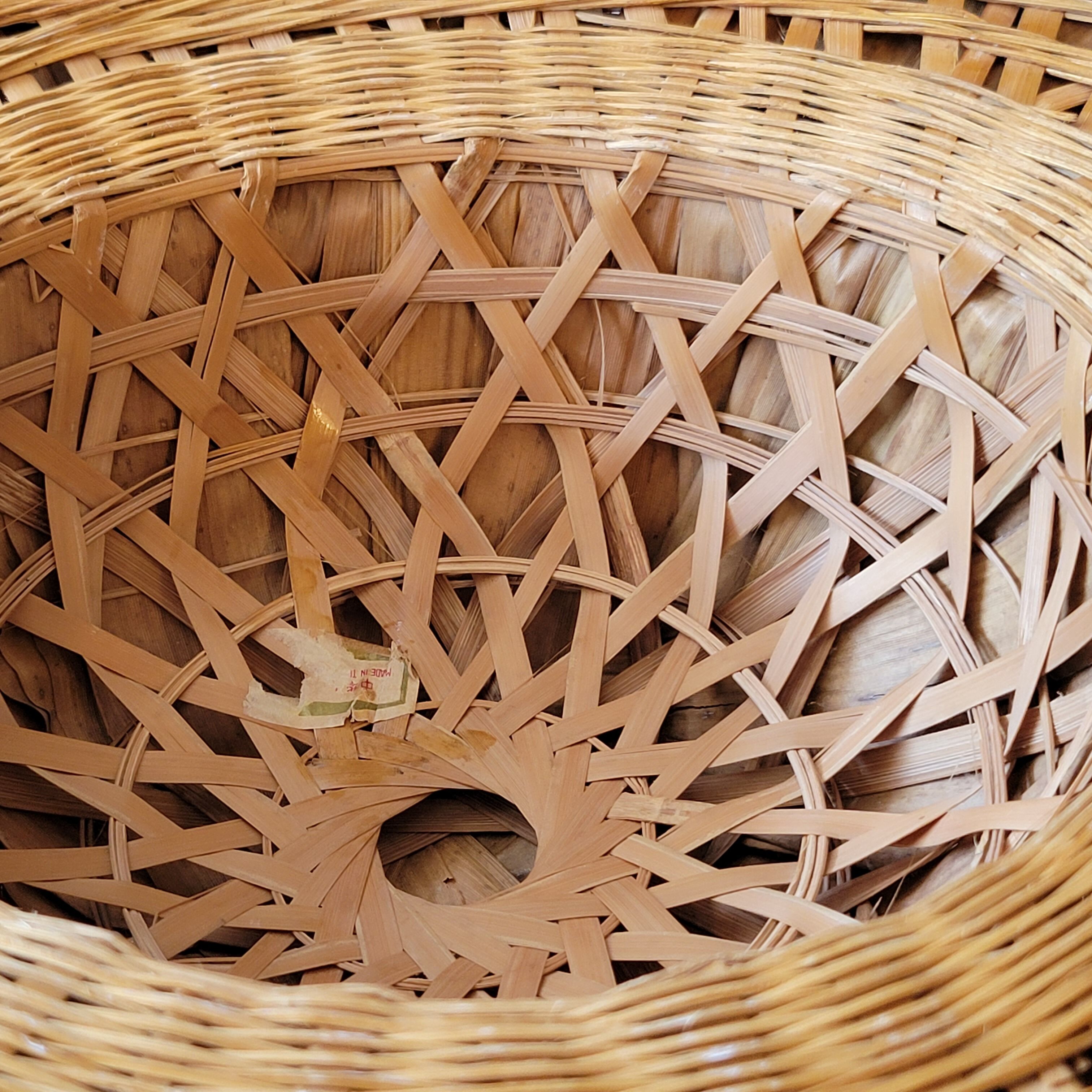 Ancien chapeau asiatique colonial tissé en paille osier feuilles bambou