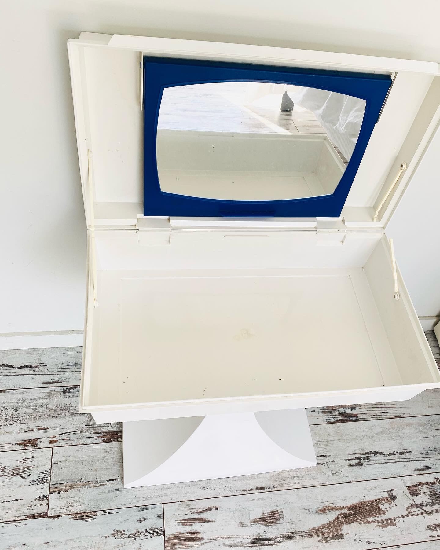 DRESSING TABLE PRISUNIC circa 70