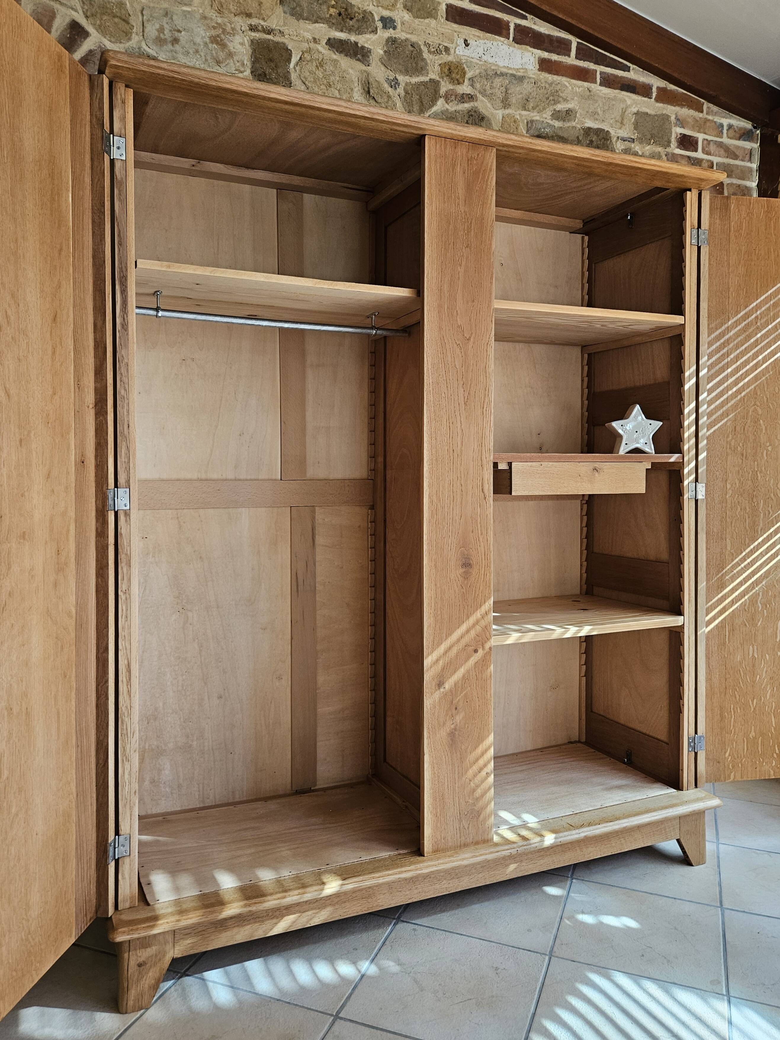 Armoire vintage