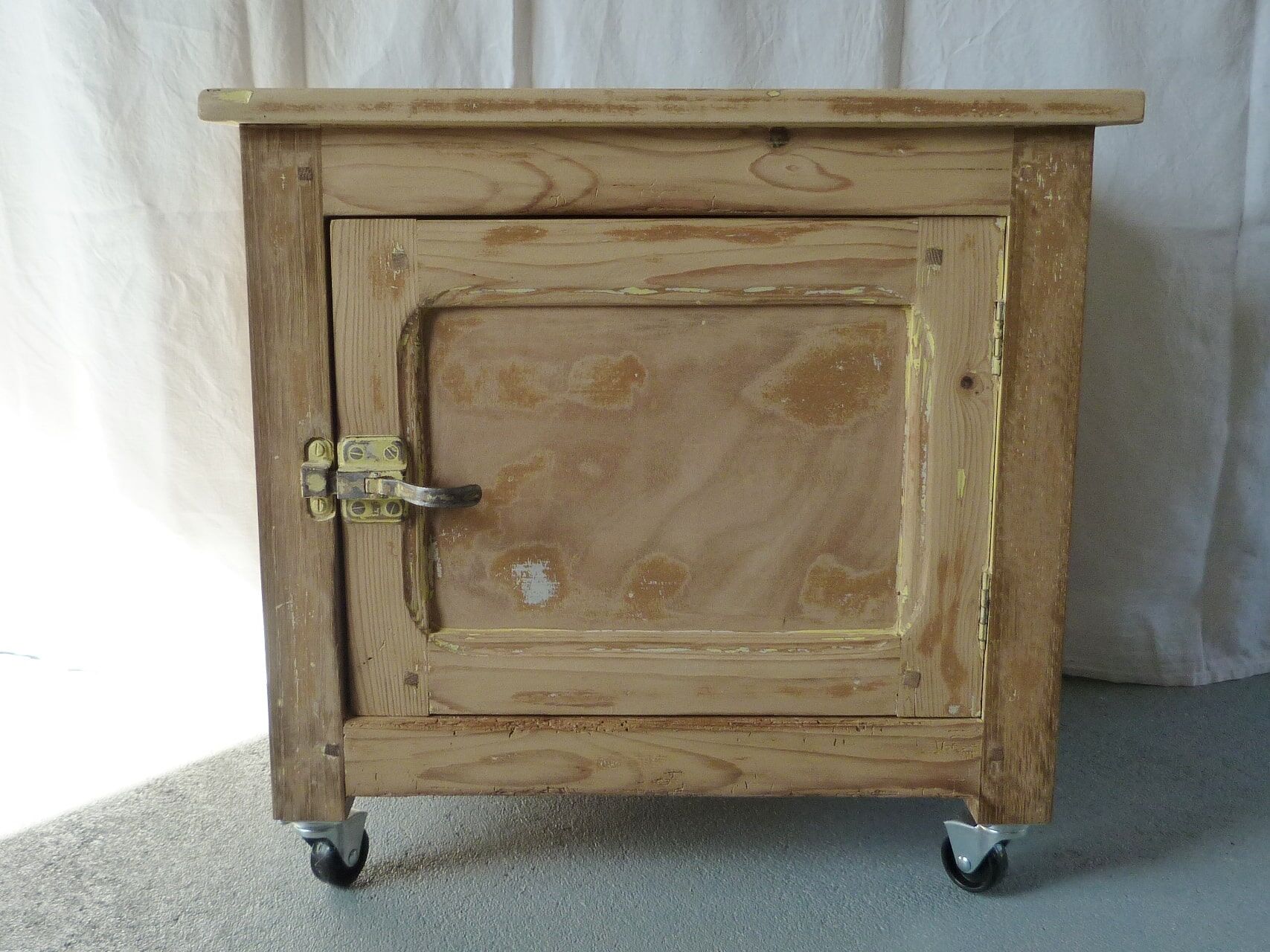Garde-manger patiné