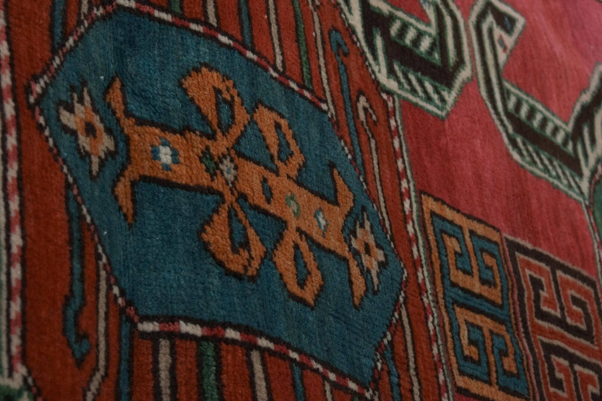 Vintage handmade Turkish rug 120x199 cm