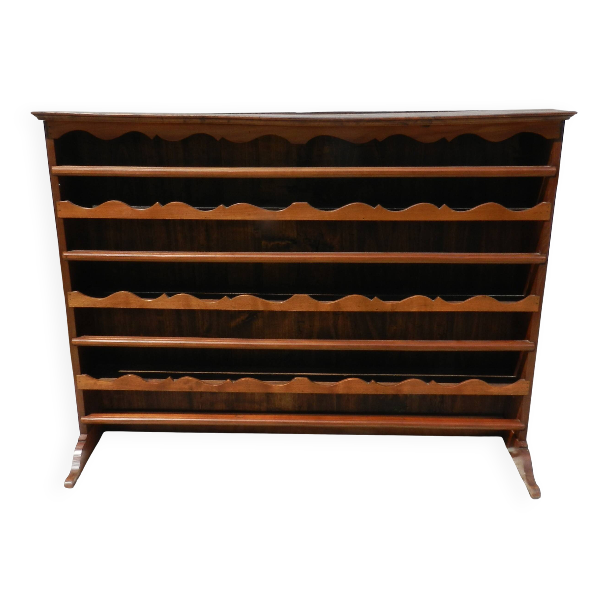 Wall-mounted dresser shelf