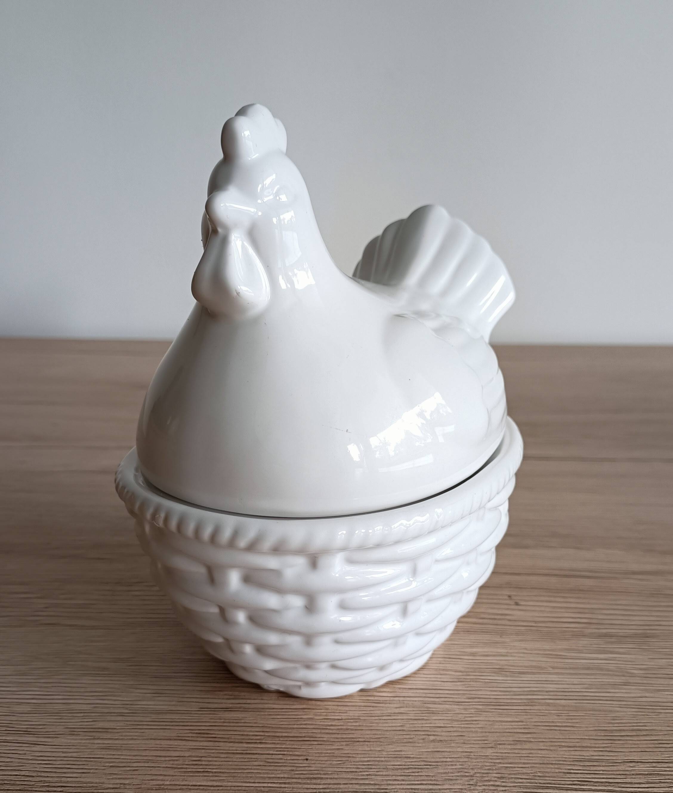 Sugar bowl with white ceramic hen decoration
