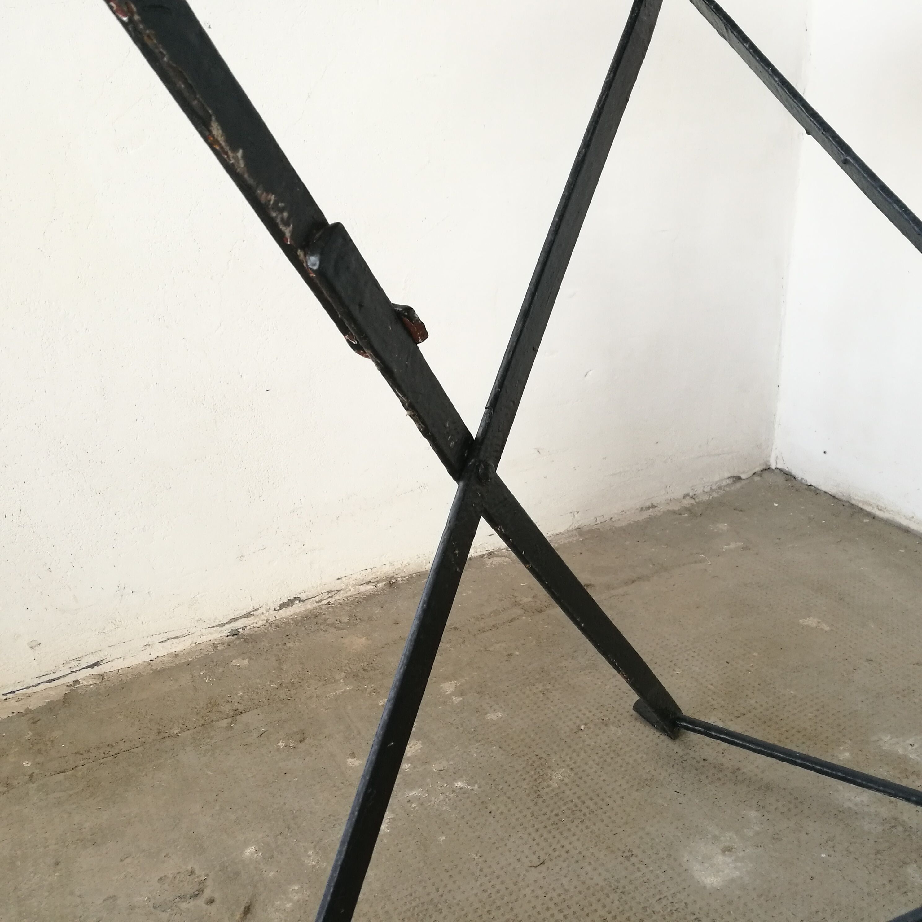 Folding garden table